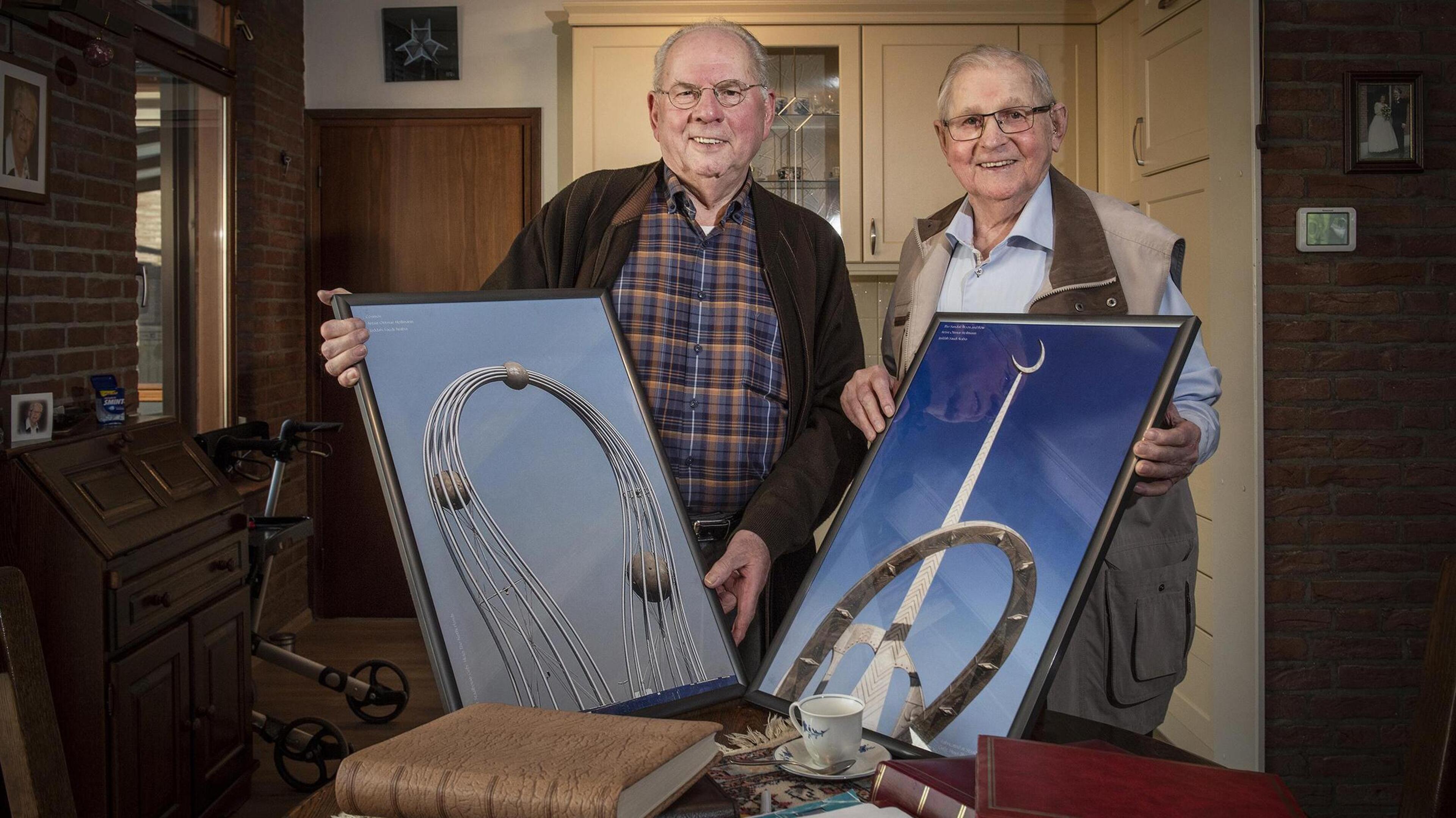 Broers Mart (87) en Chriet (88) uit Hout-Blerick zagen plots hun enorme kunstwerken langs het F1-cir