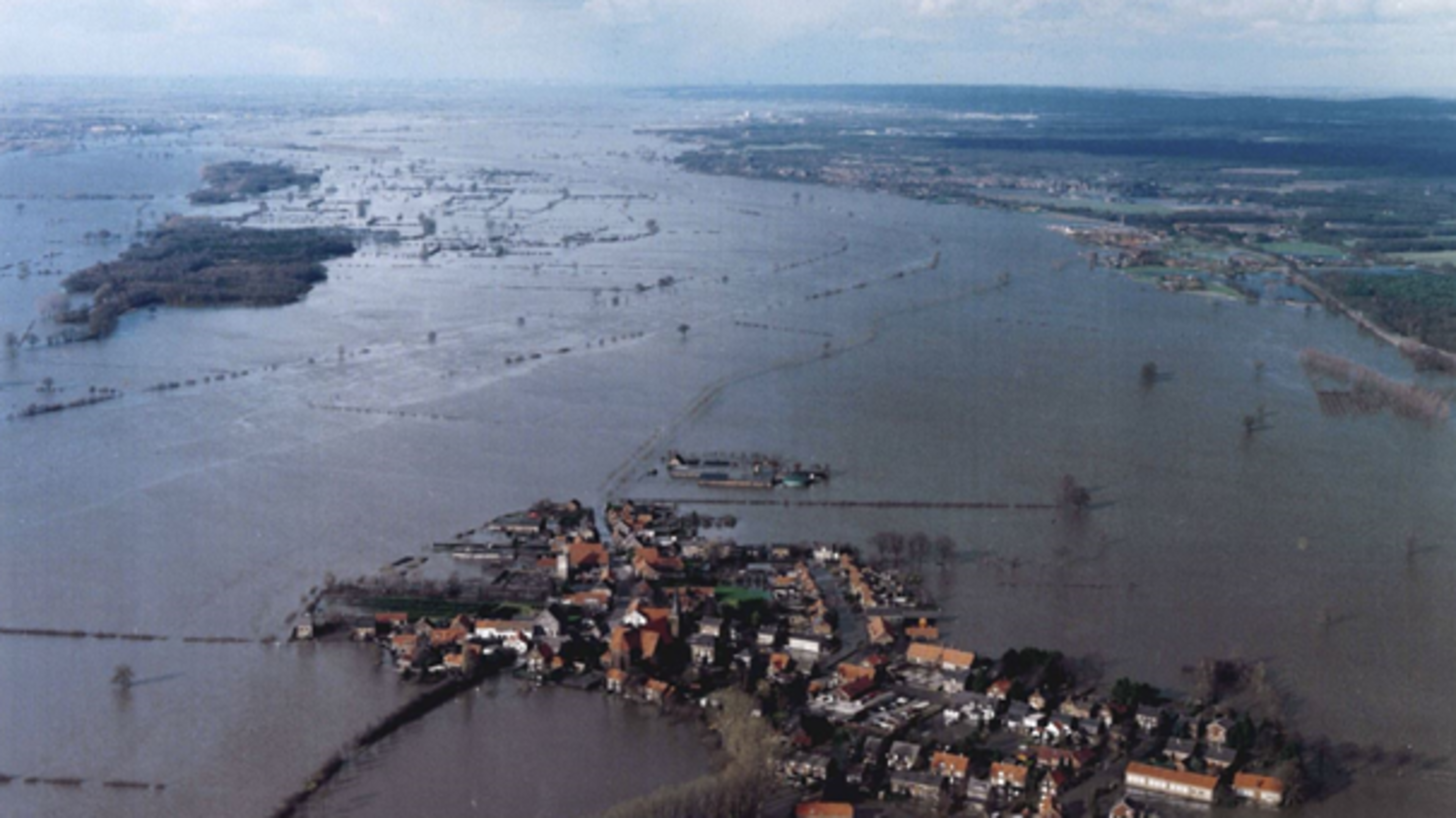 Bergen Toen en Nu plaatst foto’s en video’s hoogwater op website