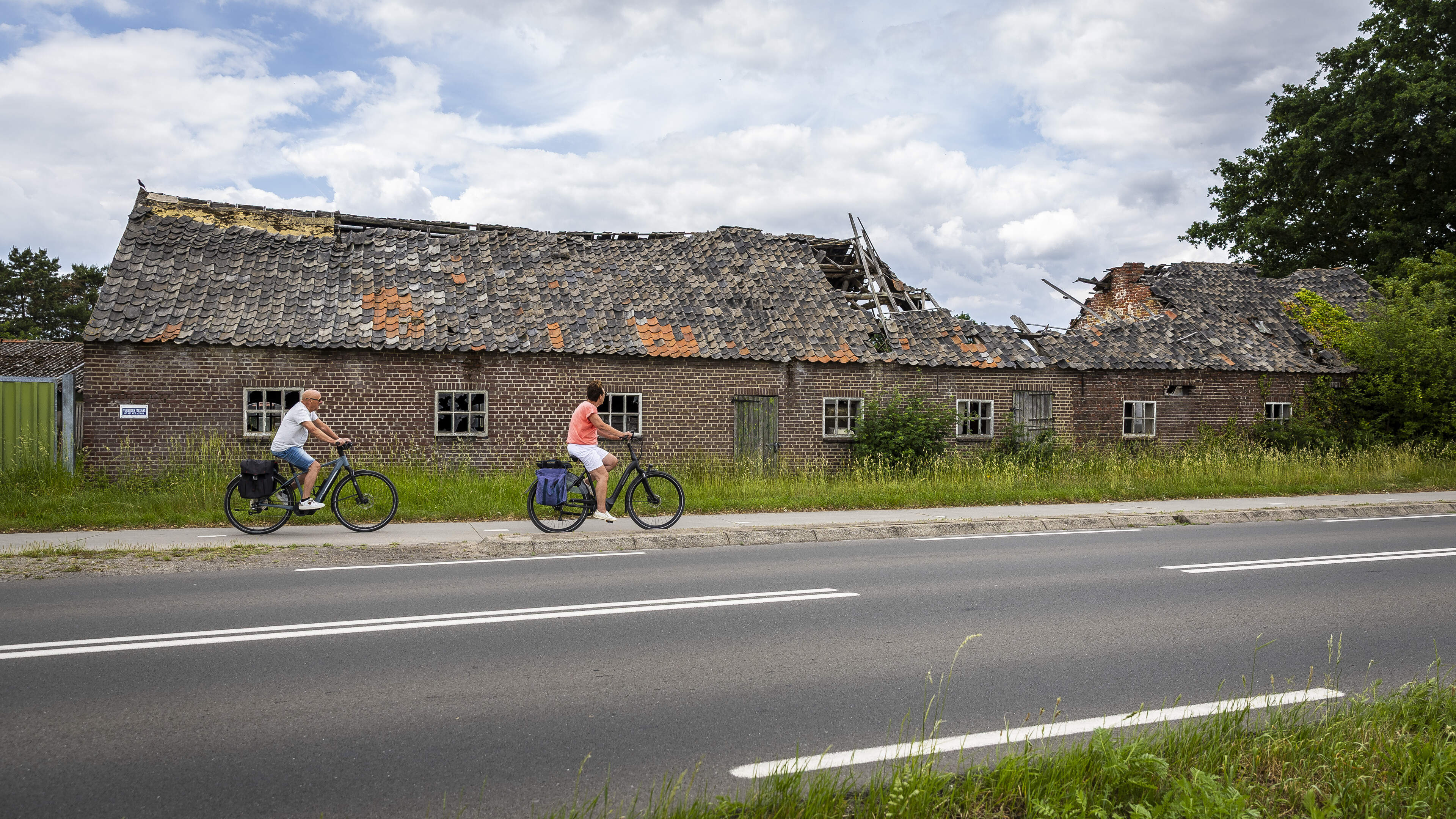 Wat is het mysterie achter huizen in Grathem, Beesel en Egchel die ondanks woningnood al jaren verwa