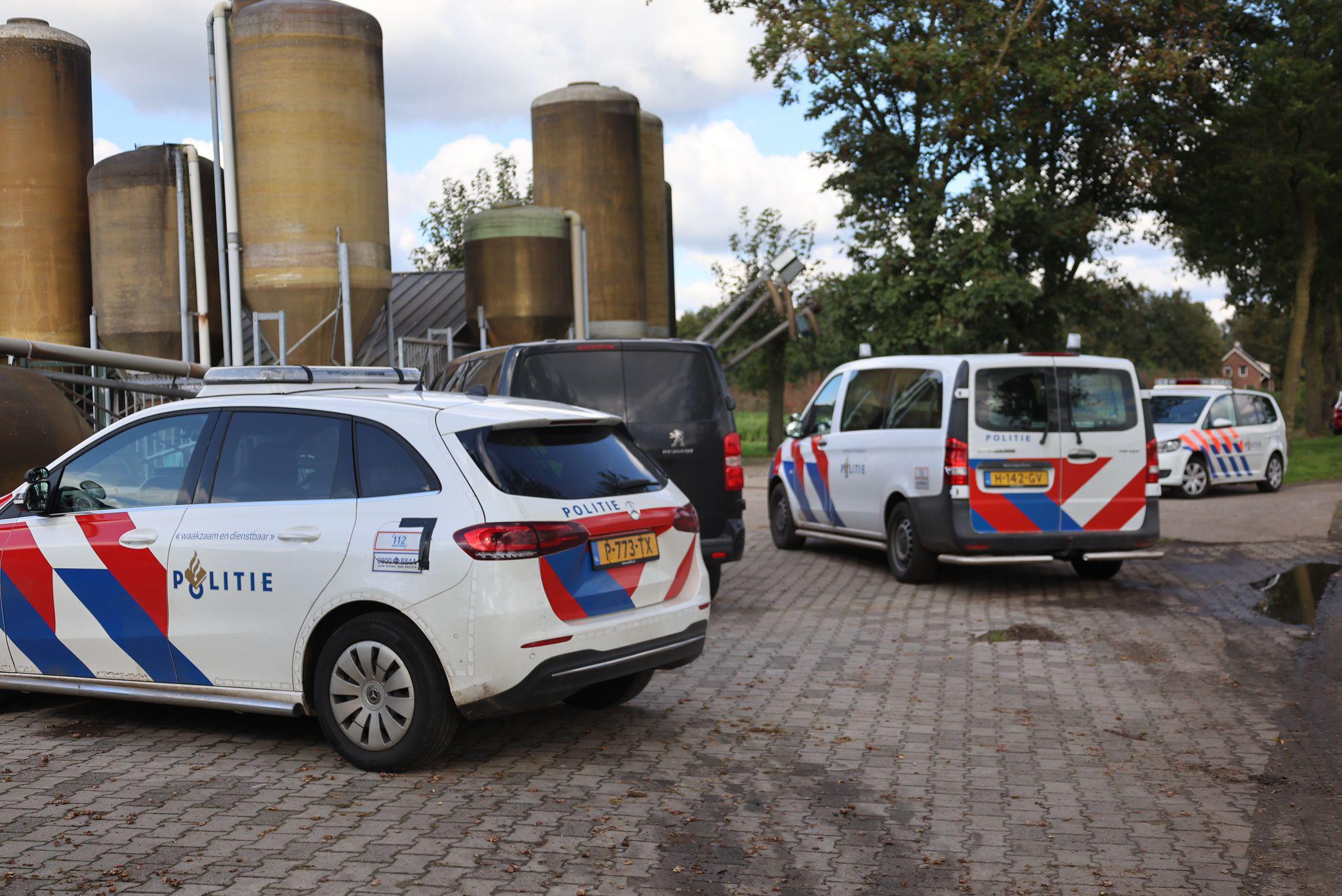 Man raakt zwaargewond door val van dak bij agrarisch bedrijf in Leunen