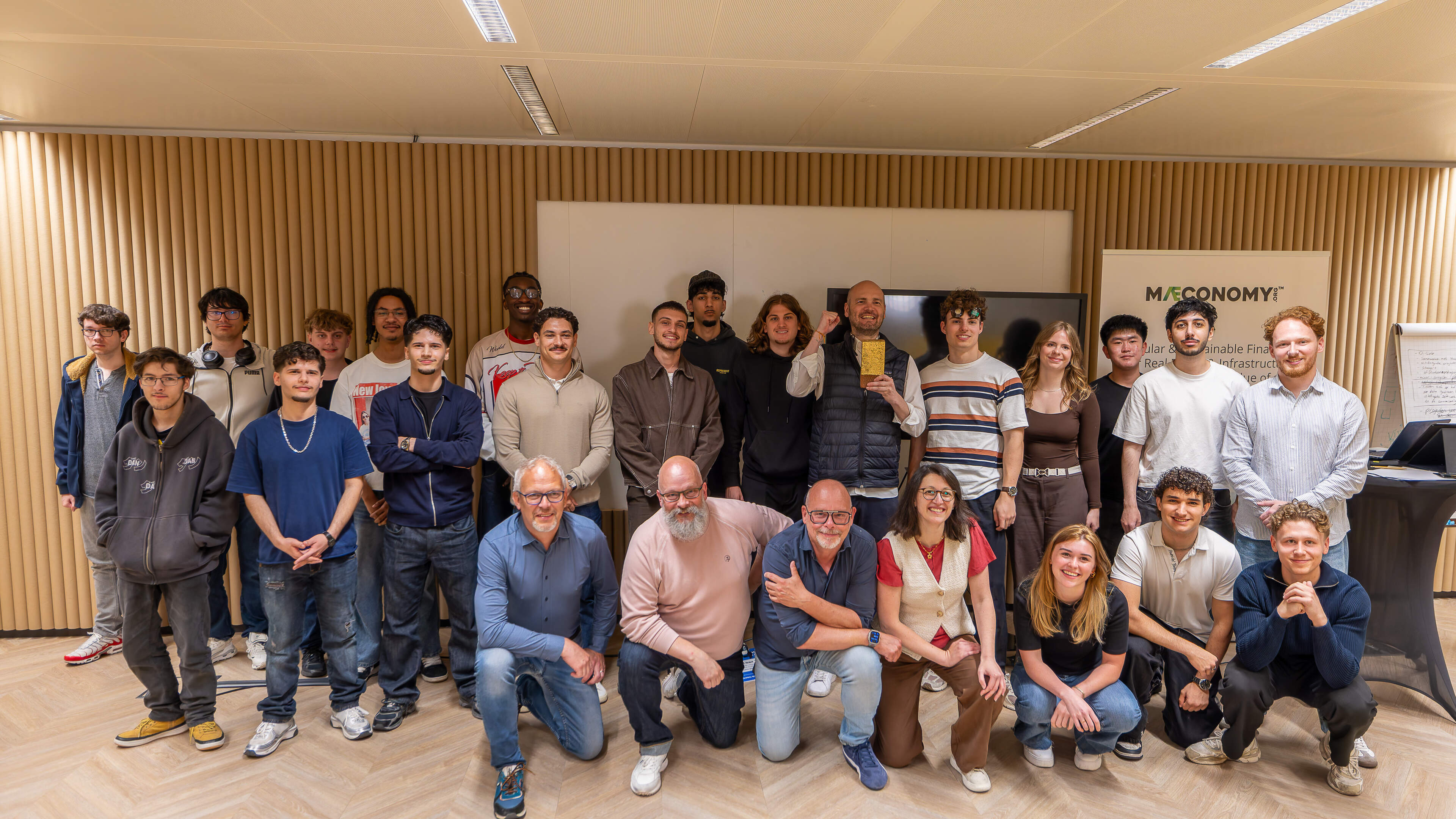 Studenten van Vista doen mee aan een ‘challenge’ op de campus van Brightlands in Heerlen: ‘Op dit ni