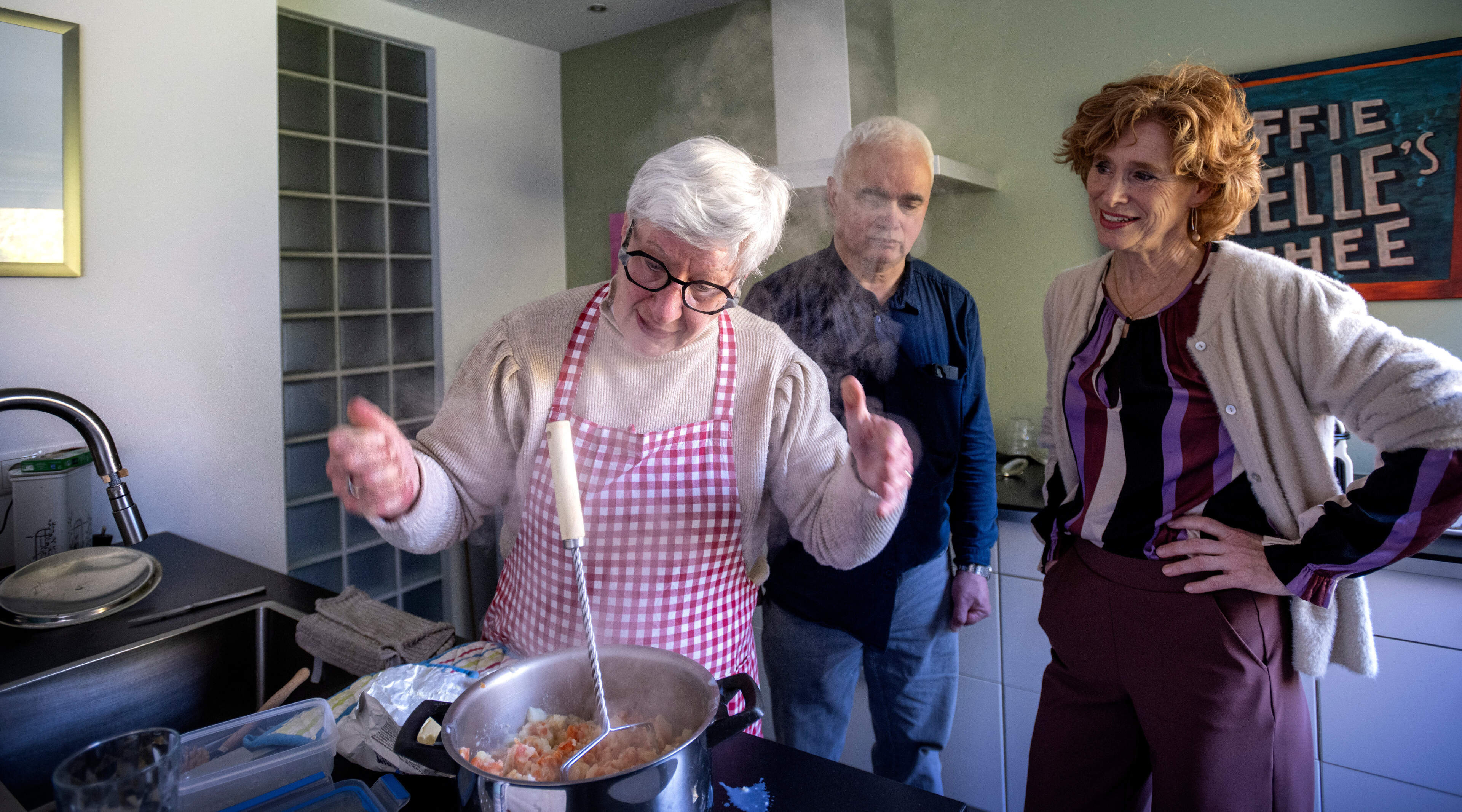 Annemiek (75) uit Heerlen kookt een keer per week voor buurtgenoten die dat zelf niet kunnen: ‘Ik sn