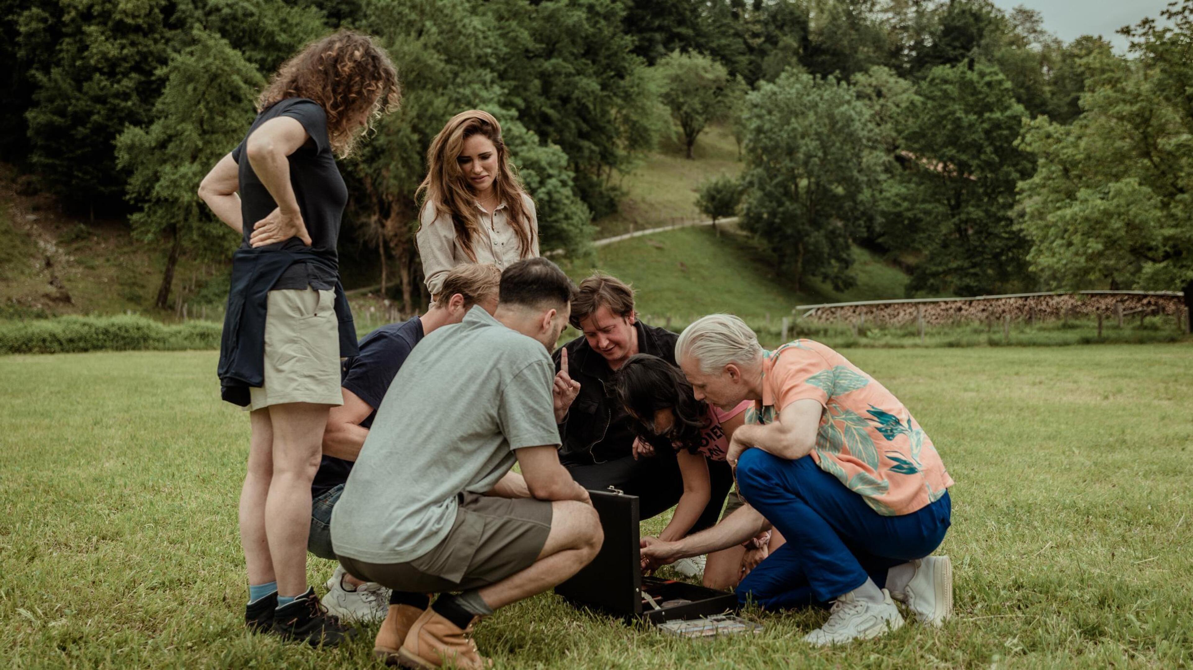 Kunstschilder Iris Frederix samen met Ricky Domen uit Voerendaal in nieuw programma van de makers va