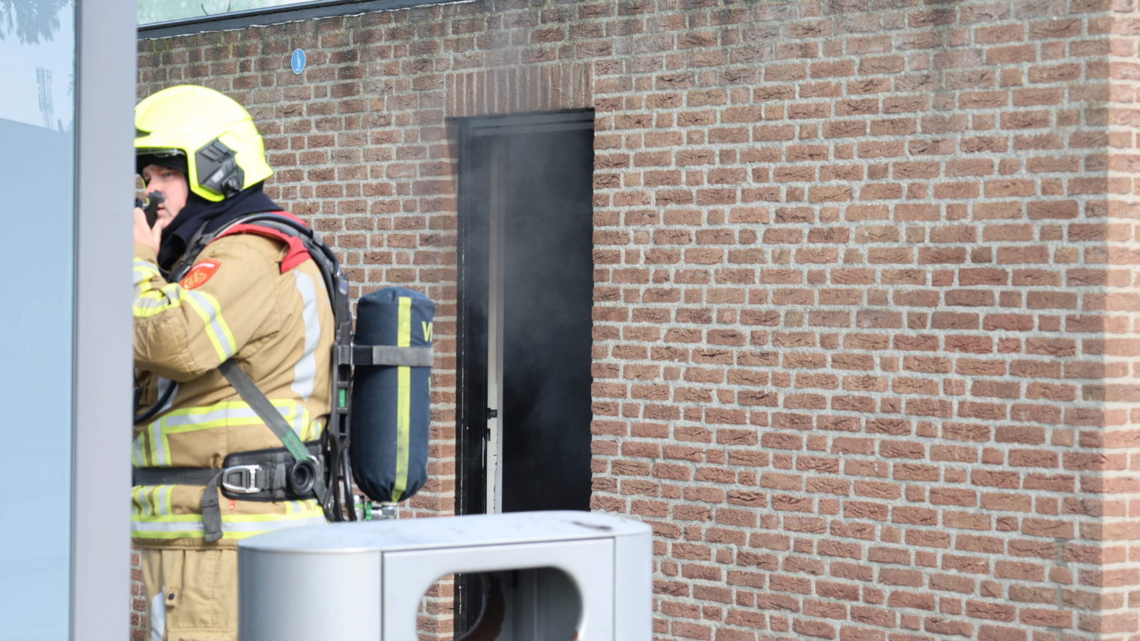 Chauffeur ontdekt brand in personeelskantine van treinstation in Oostrum