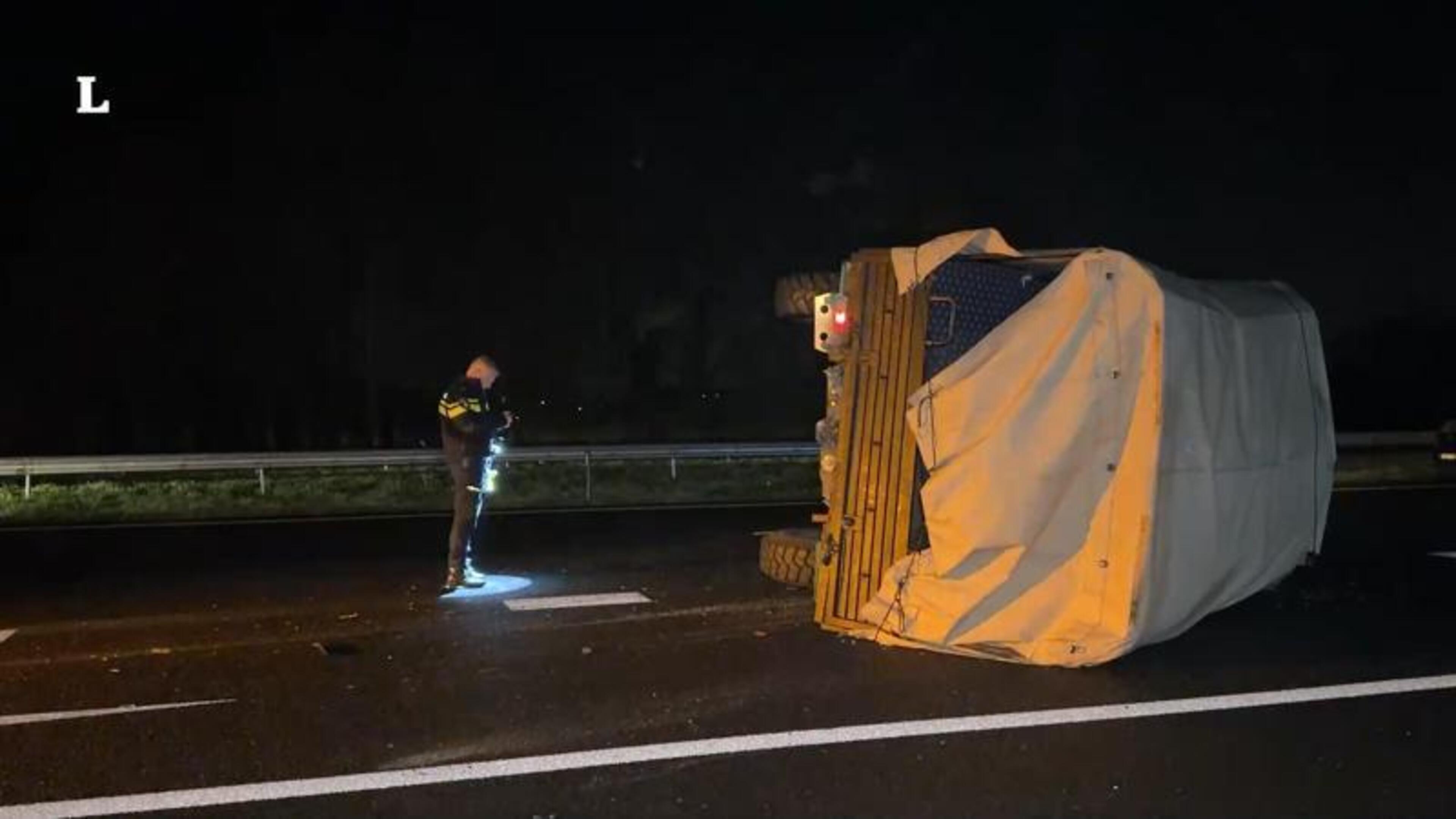 Vrachtwagen gekanteld bij ongeval op A79 bij Meerssen