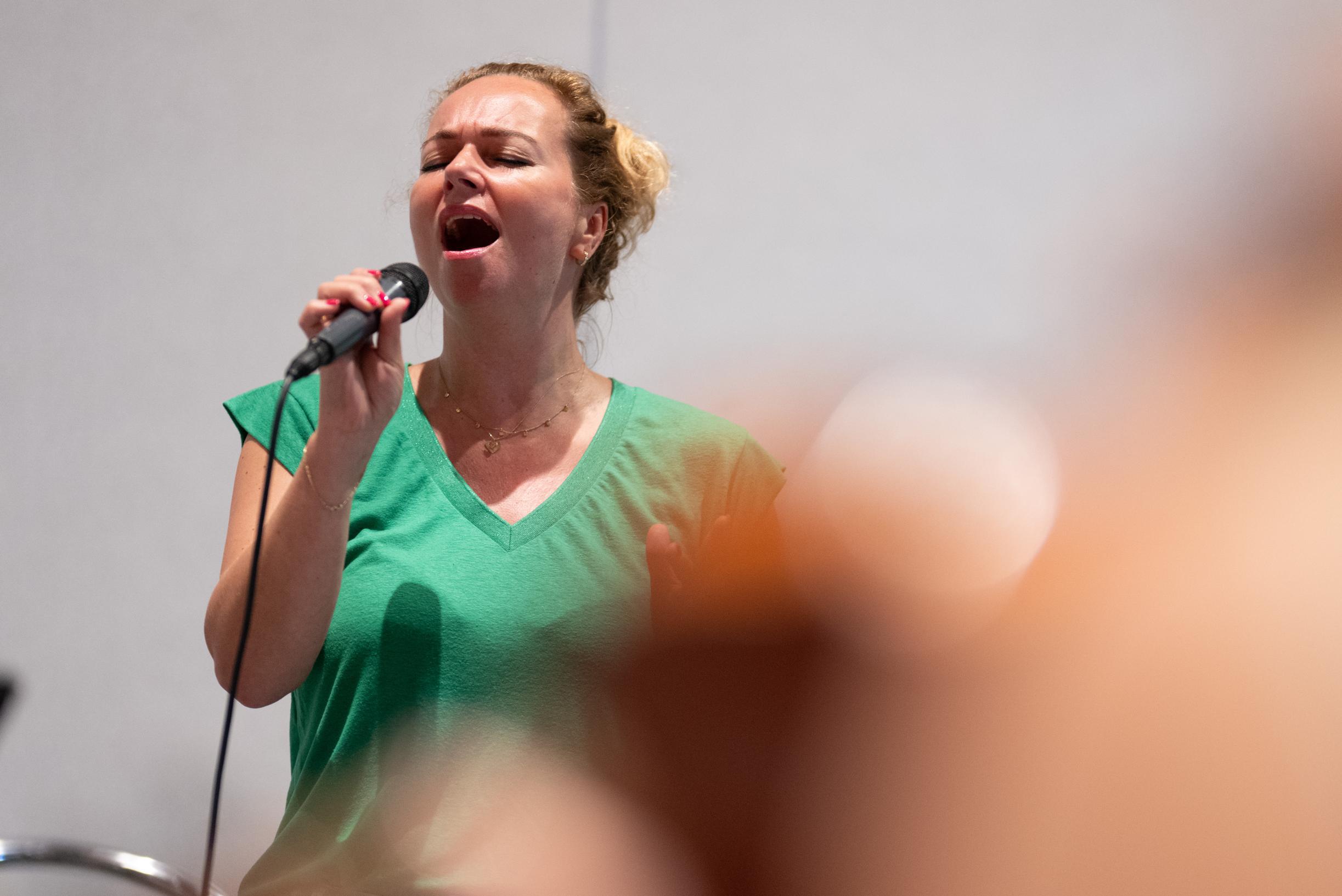 Wendy Kokkelkoren waakt op podium over dochter en man: ‘Guido gaat maar door, daar maak ik mij best 