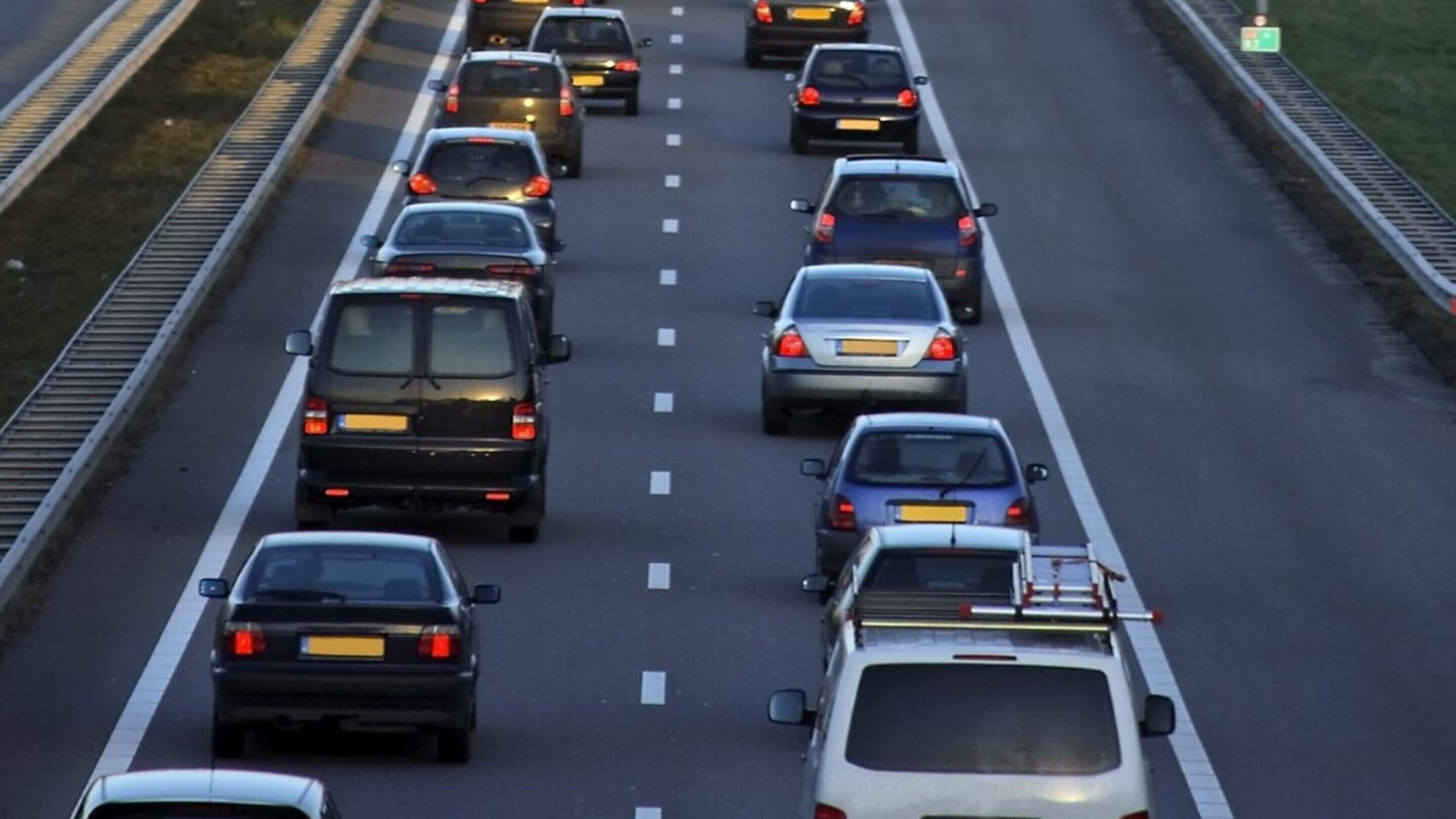 A73 bij Het Vonderen dicht vanwege ongeval met drie voertuigen net na knooppunt.