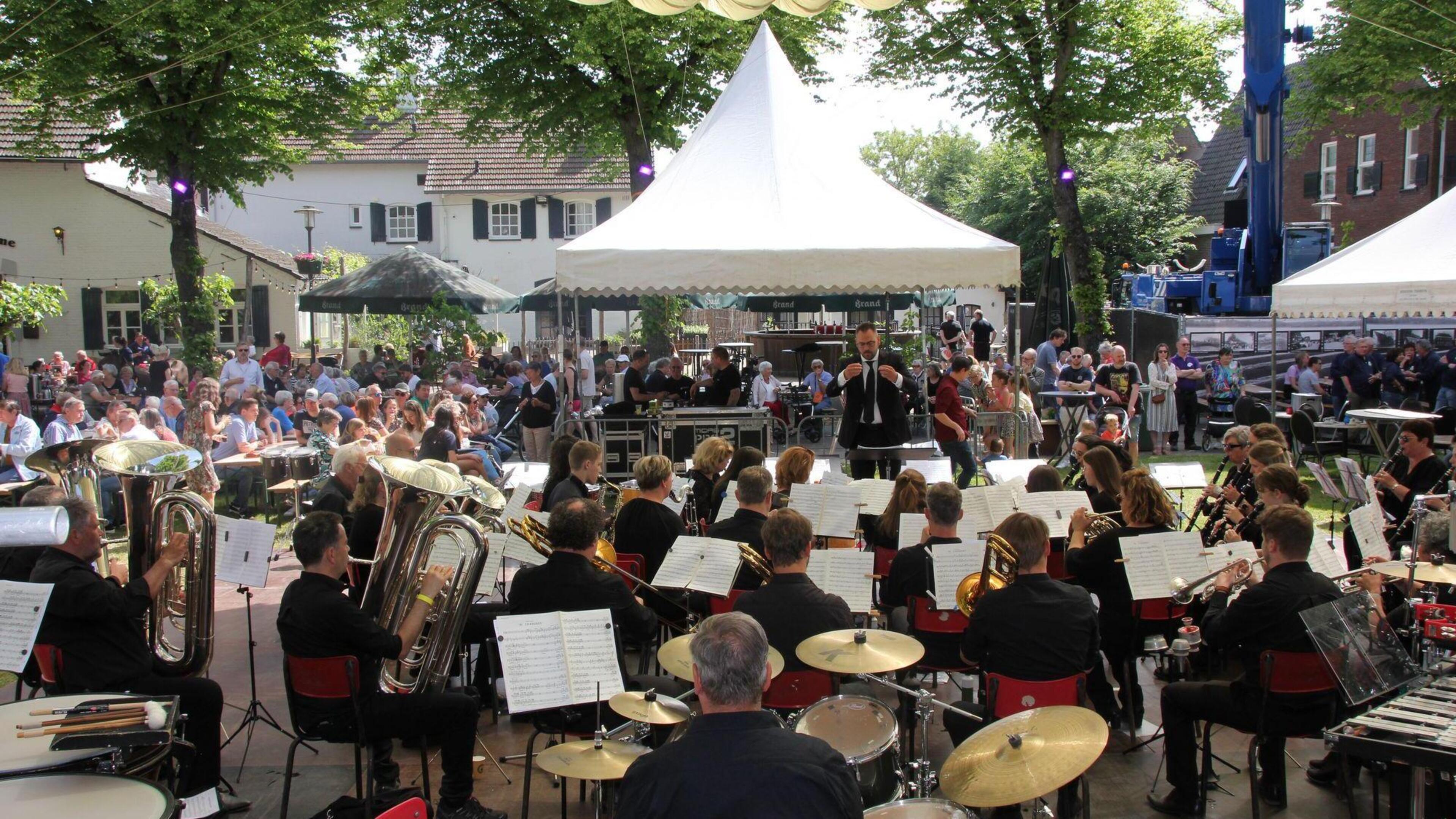 Asperge wandeltocht, dorpslunch en concert als aftrap van Aspergefeest