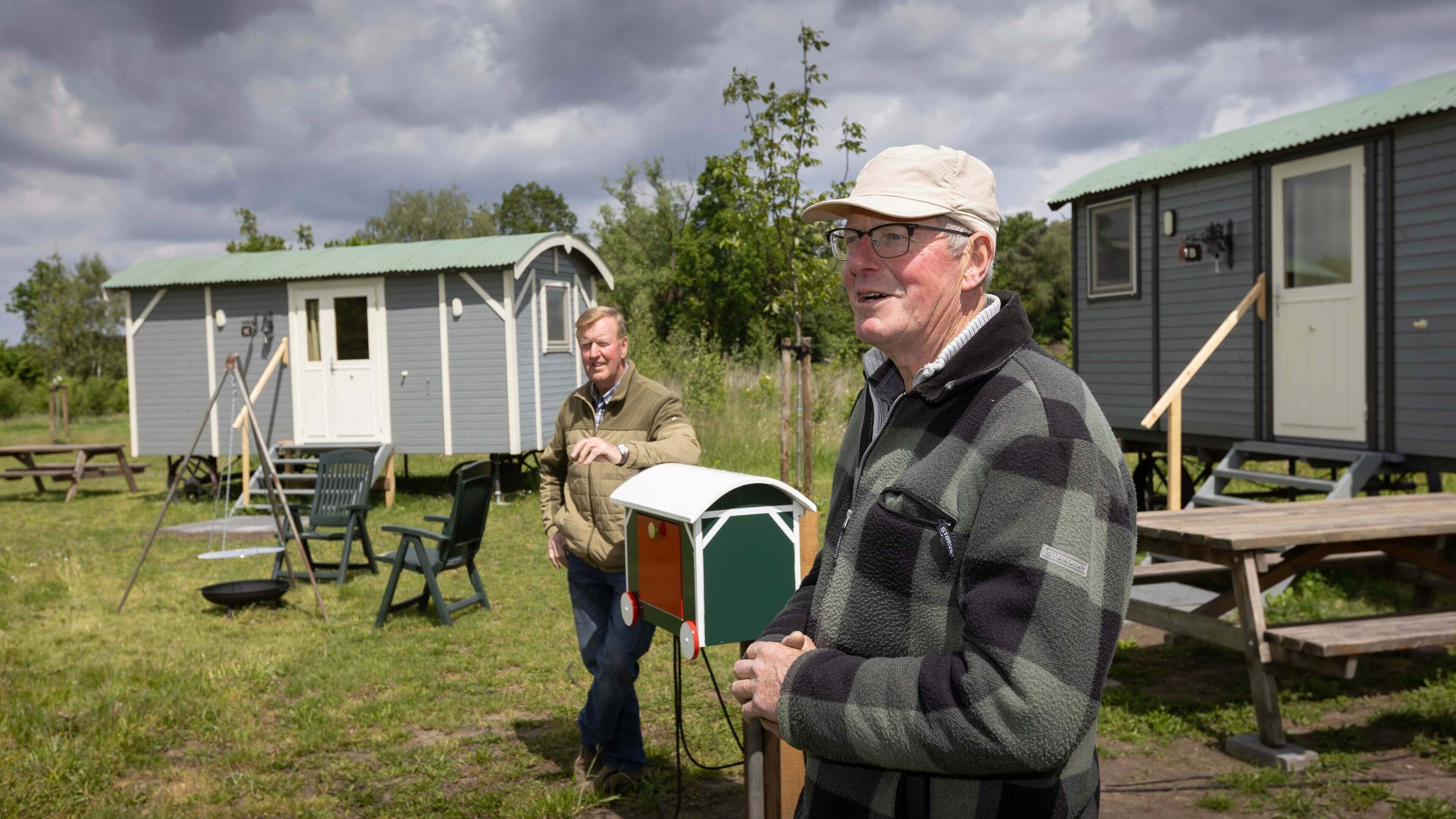 Broers Jan (68) en Har (64) uit Hunsel peinzen niet over pensioen, maar beginnen camping met pipowag