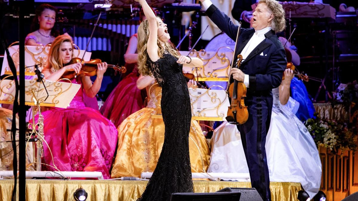 Wordt Emma Kok door André Rieu aan de kant geschoven? En welke streken haalde André Hazes allemaal uit? Verse roddels! | De Limburger