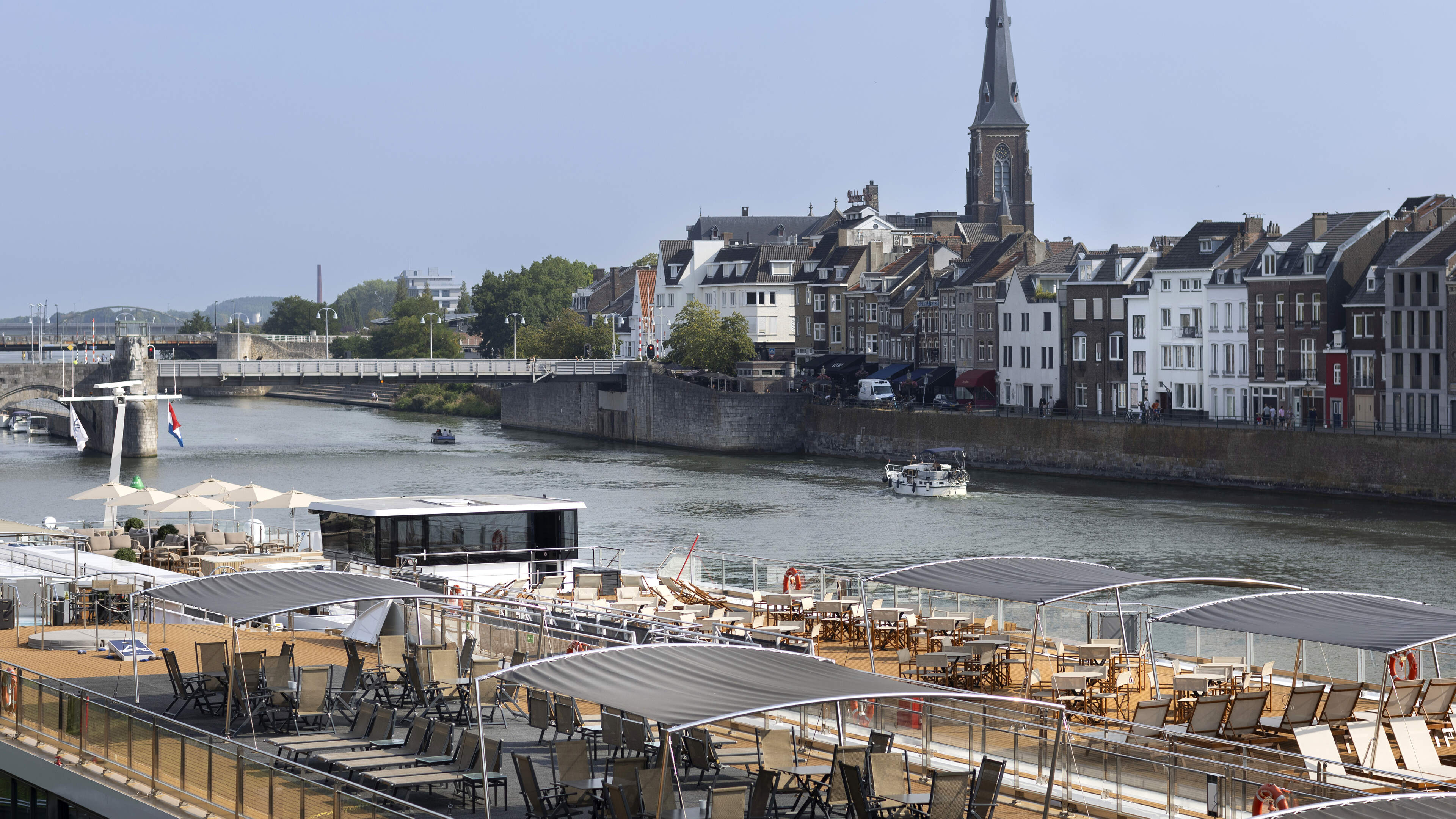 Cruise-toerisme is booming in Maastricht als gevolg van de droogte: ‘Veel rederijen passen noodgedwo