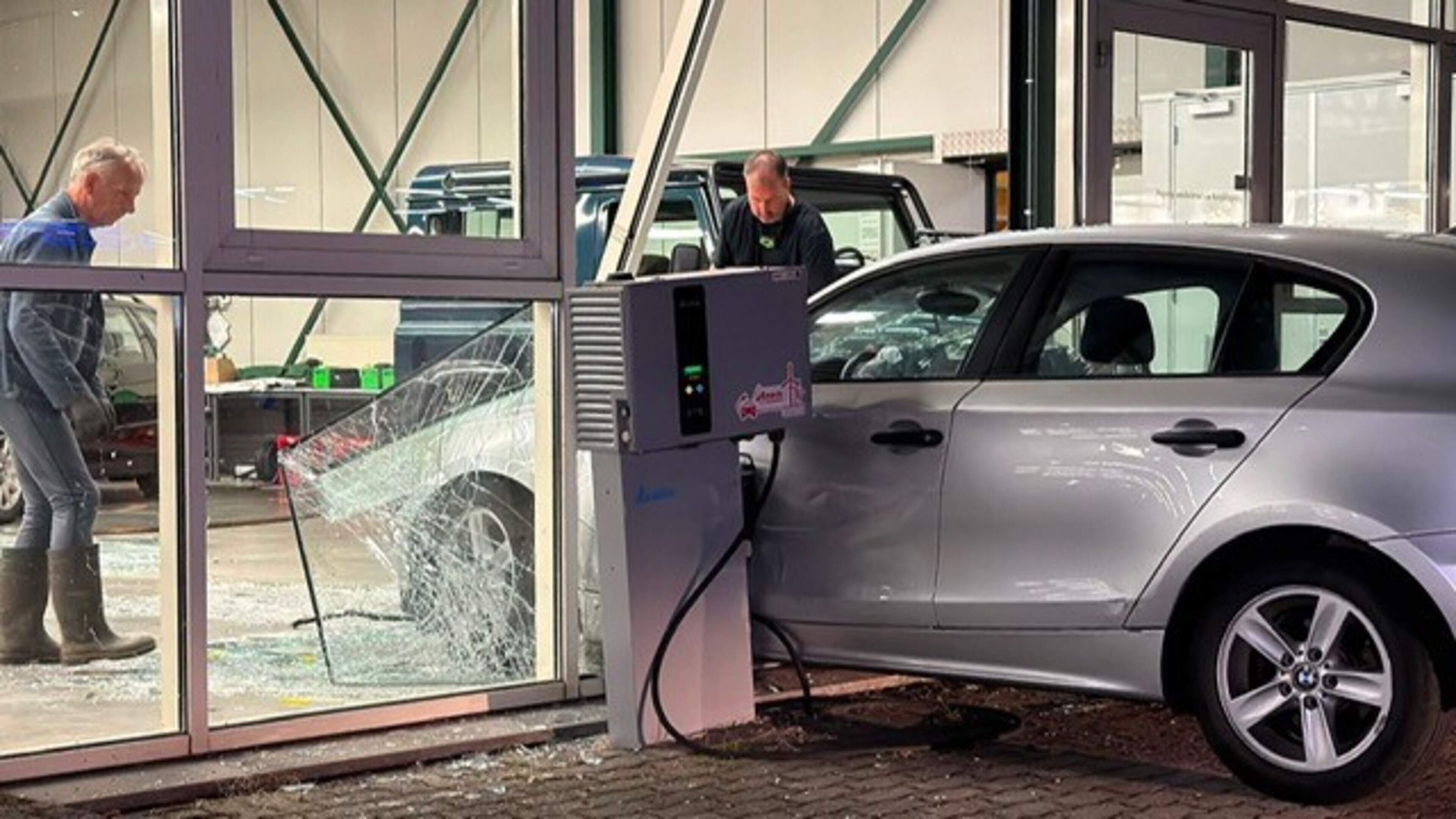 Sittardenaar (48) die autobedrijf in Doenrade binnenreed, had conflict met huurder van bovenwoning: 