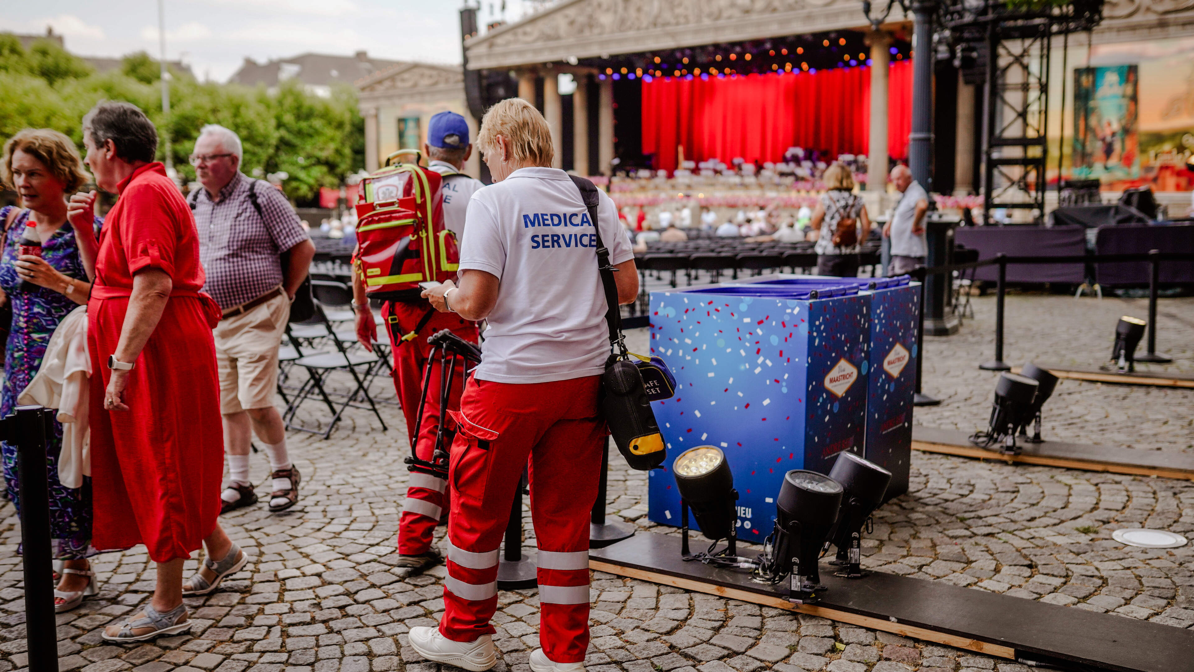 Duizenden oudjes op een heet plein, het is aanpoten voor de EHBO’ers bij de Vrijthofconcerten van An