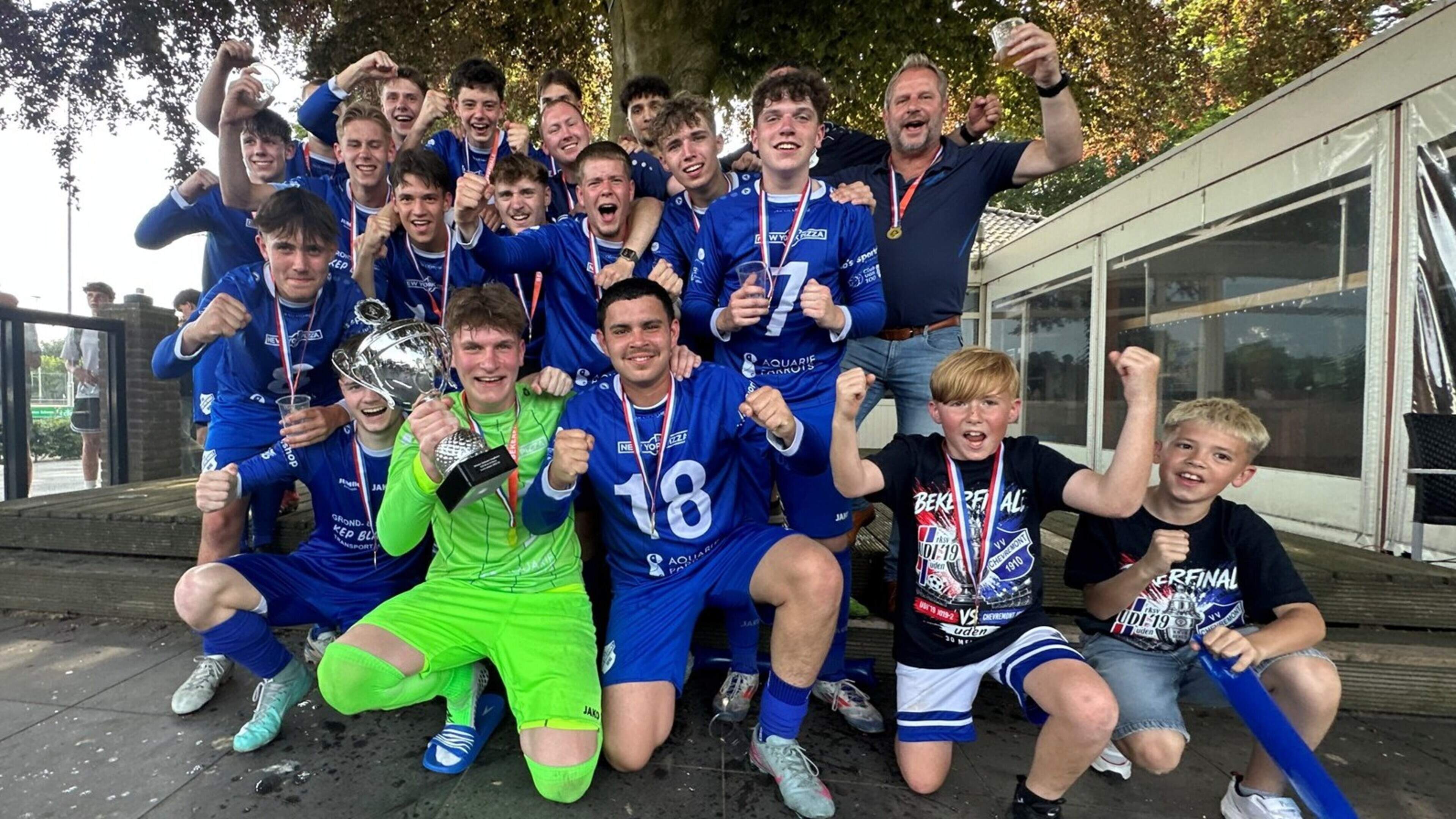 Voetbalclubs LHC en Chevremont in Kerkrade zien aantallen jeugdleden teruglopen en gaan met samenges