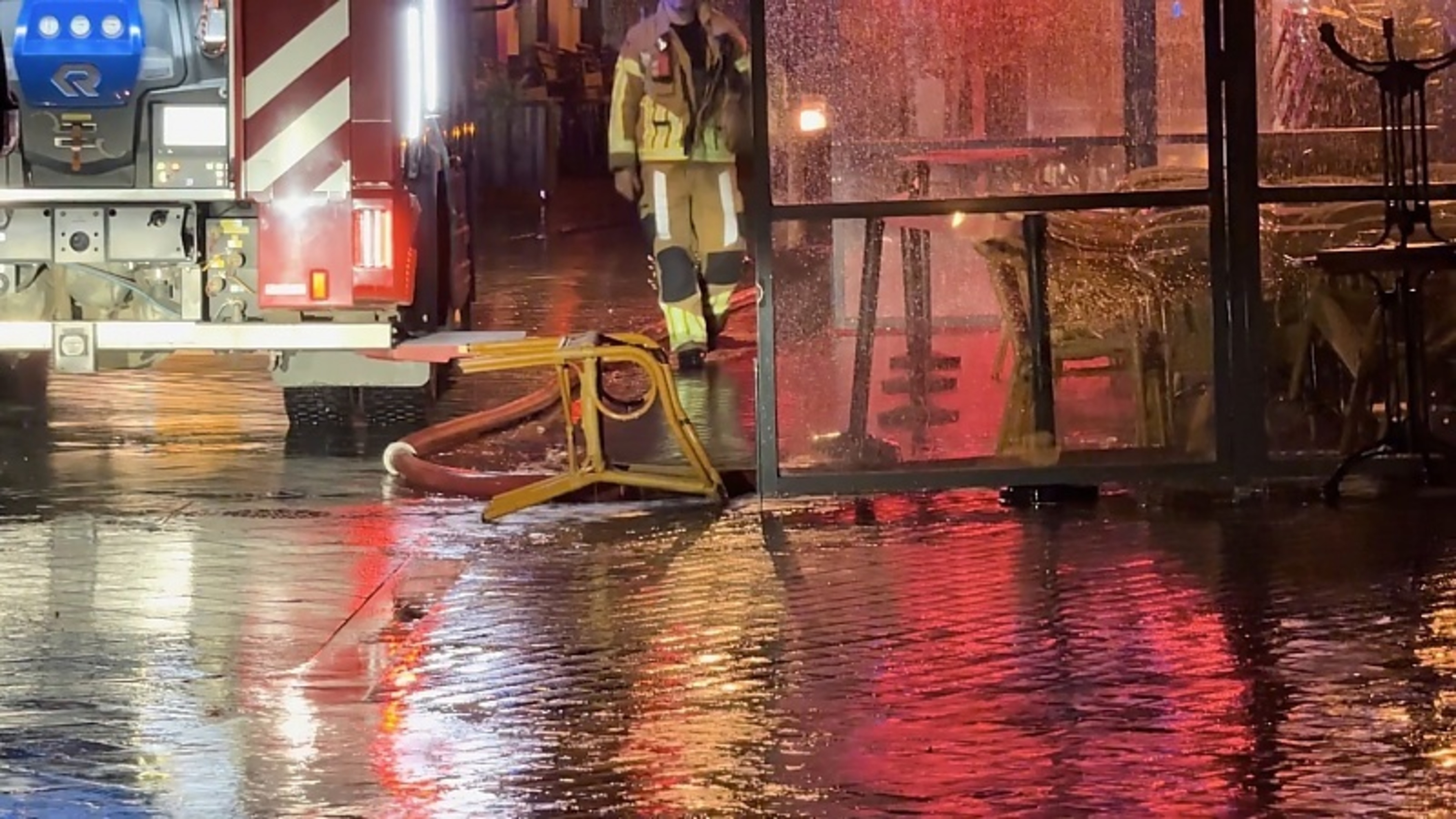 Video: Droger vliegt in brand in woning Valkenburg