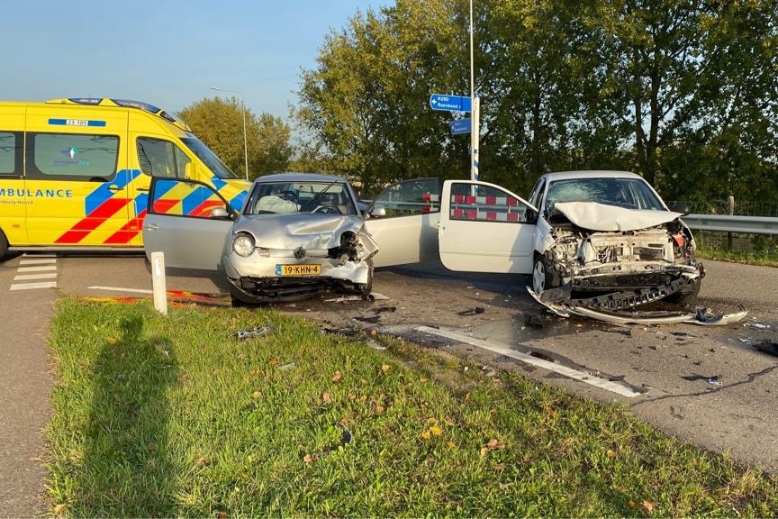 Vrouw gewond bij aanrijding tussen twee auto’s