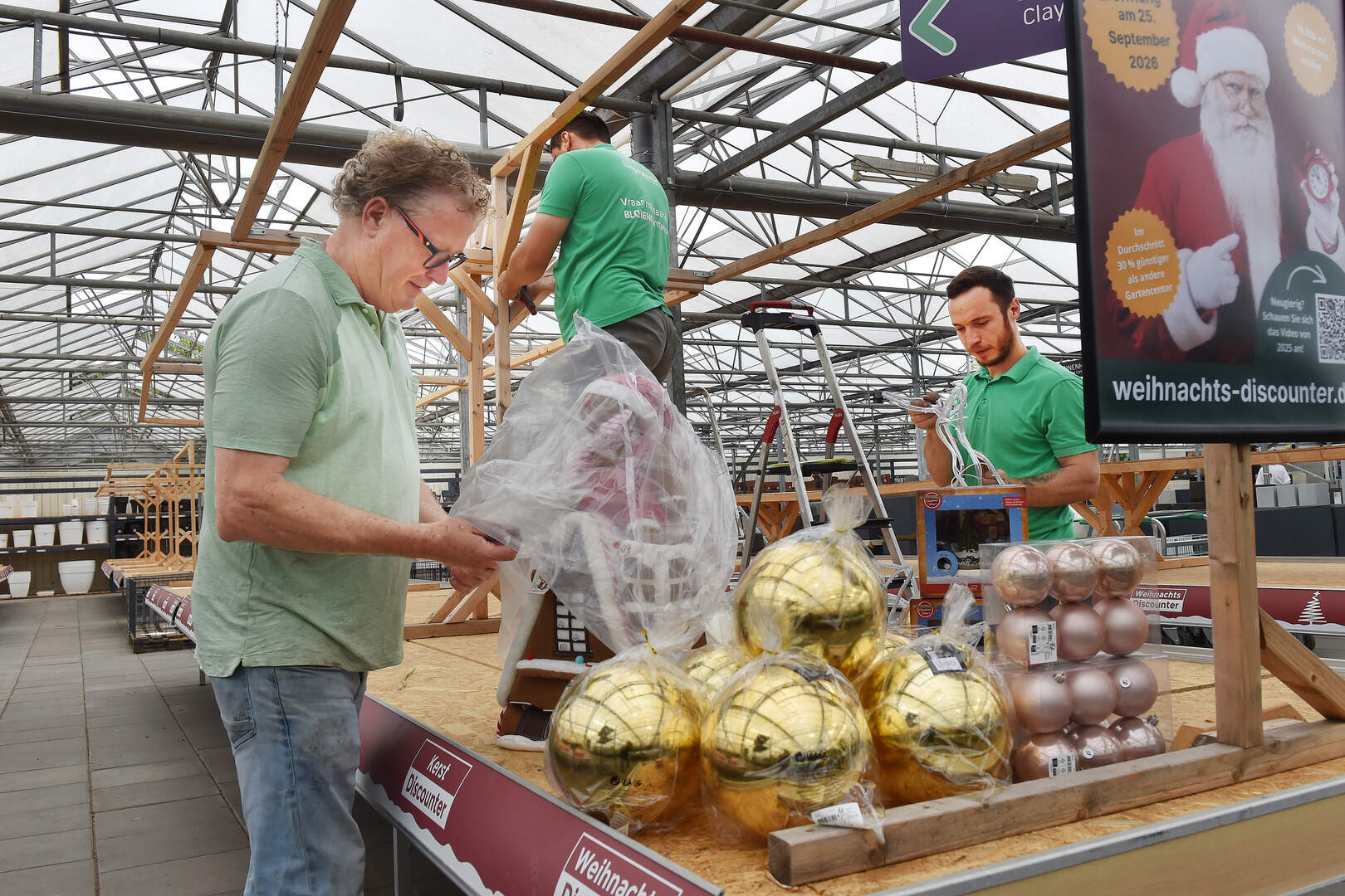 Het is hartje zomer, maar in Venlo wordt nu al gebouwd aan een kerstsupermarkt om niet te laat te komen: 'Duidelijk en simpel'