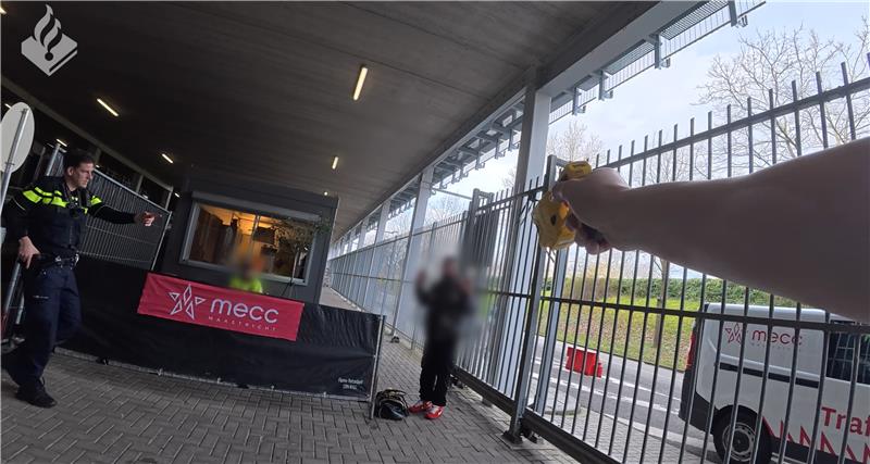 ‘Man loopt met tas messen evenementenlocatie op’: kok in de boeien geslagen met getrokken taser bij 