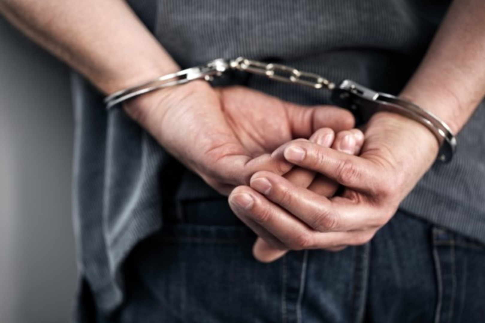 Man in Landgraaf aangehouden vanwege meerdere wapens in woning | De ...