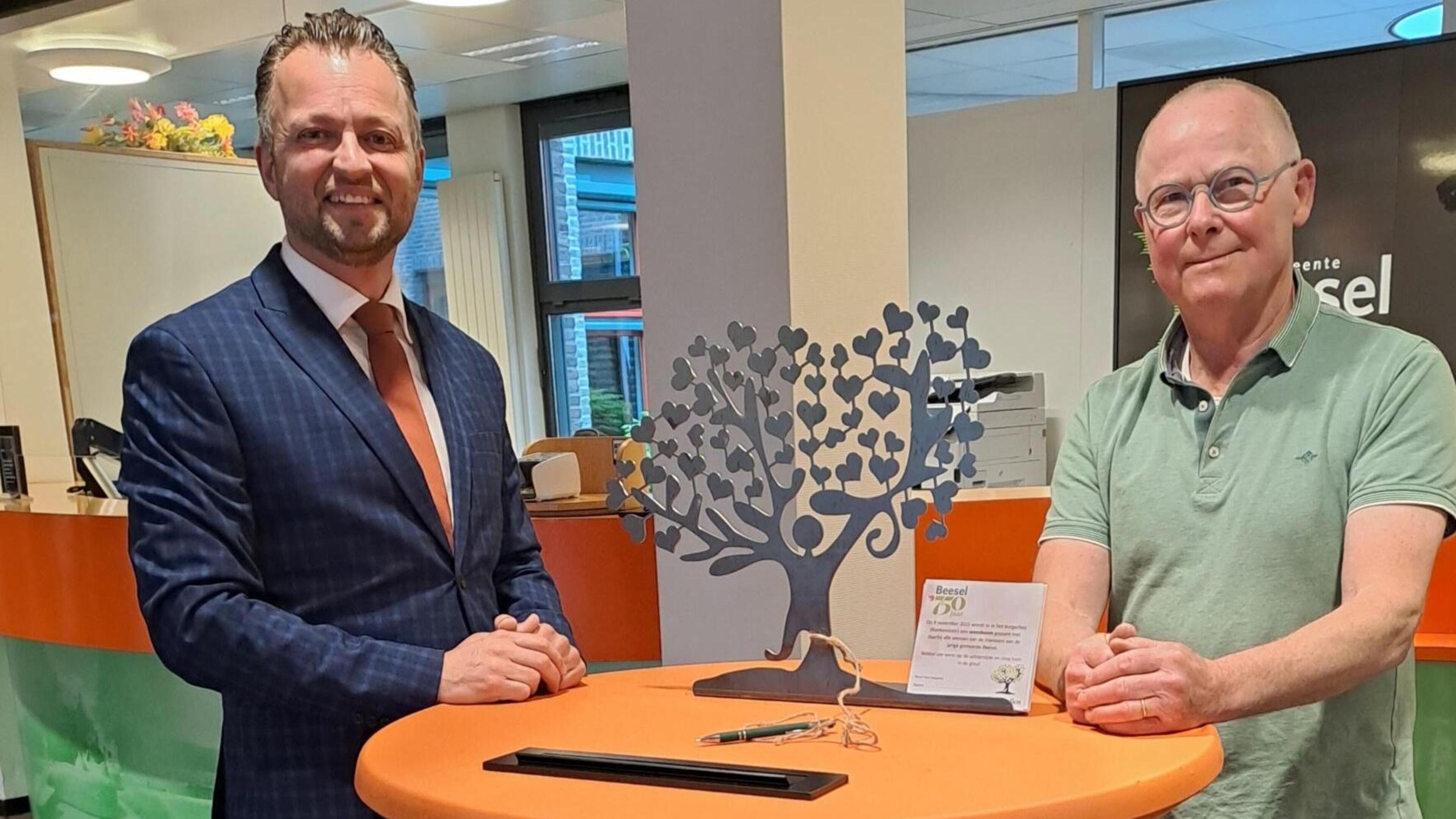 Wensboom haalt wensen van inwoners 750-jarig Beesel op voor tijdscapsule in Burgerbos