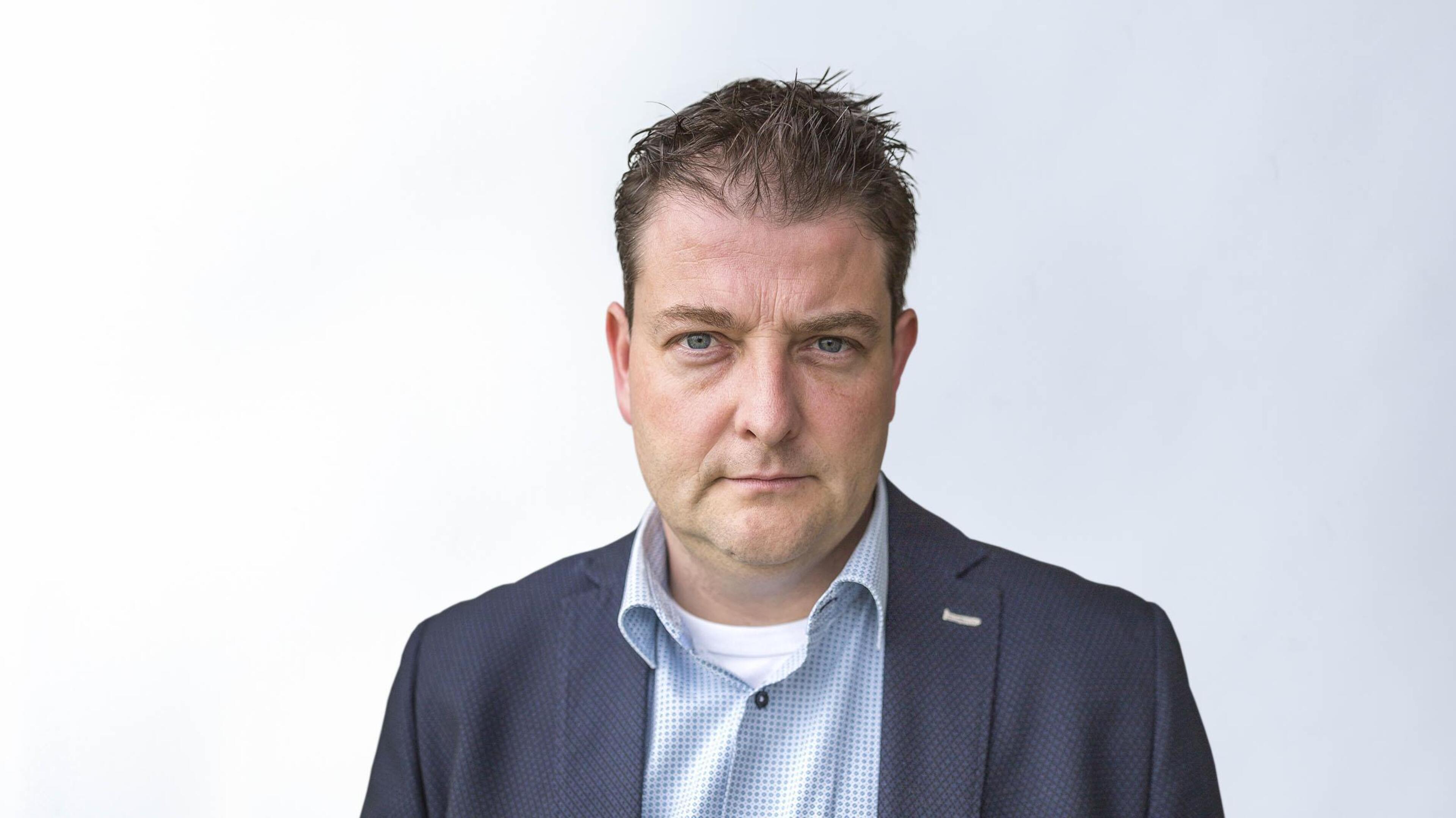 Goedgelovige schapen meenden zich te verzoenen met de wolf. Hadden geen levendige herinnering aan de