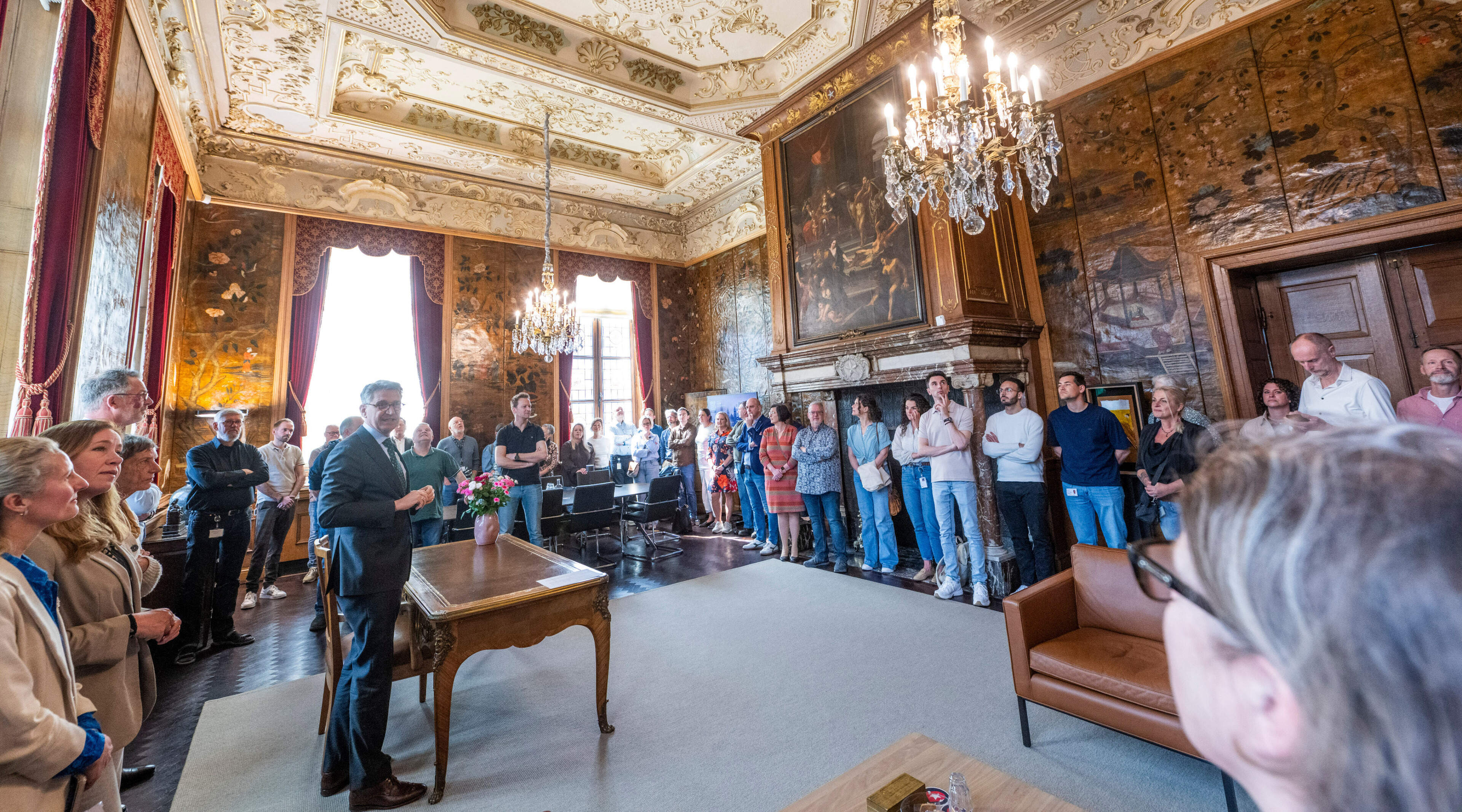 In Maastricht lunchen jarige ambtenaren met de burgemeester: ‘Prachtig stadhuis, maar afstandelijk’