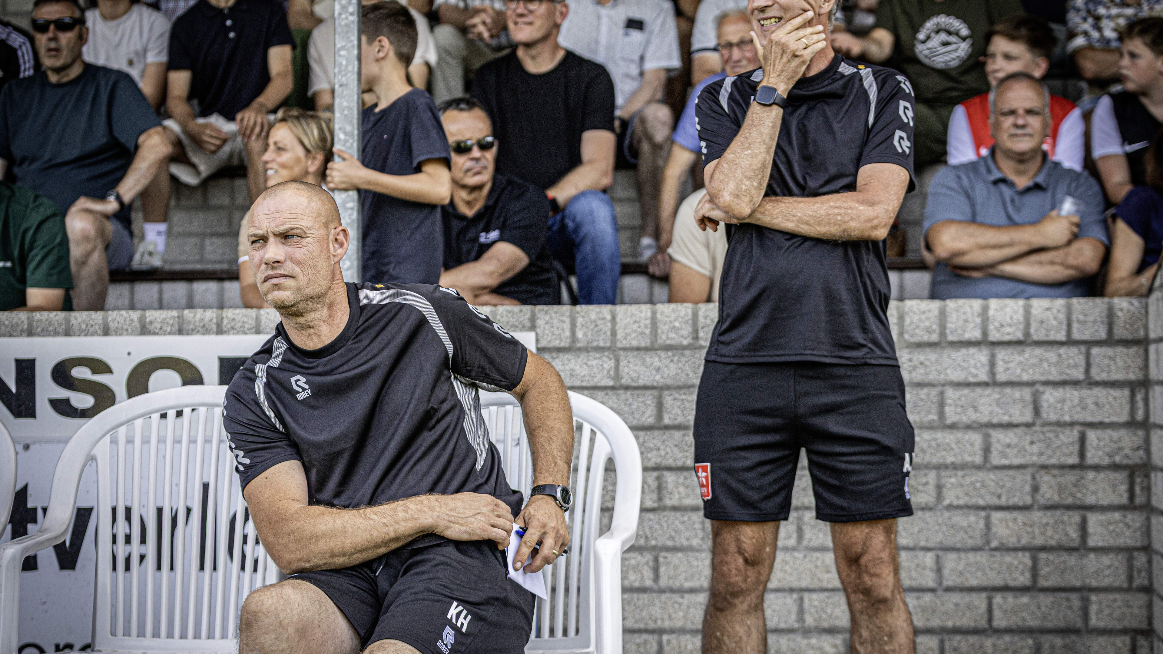 Kevin Hofland ziet bij zijn tweede comeback als trainer ‘zijn’ MVV verliezen: ‘Spelers melden zich b