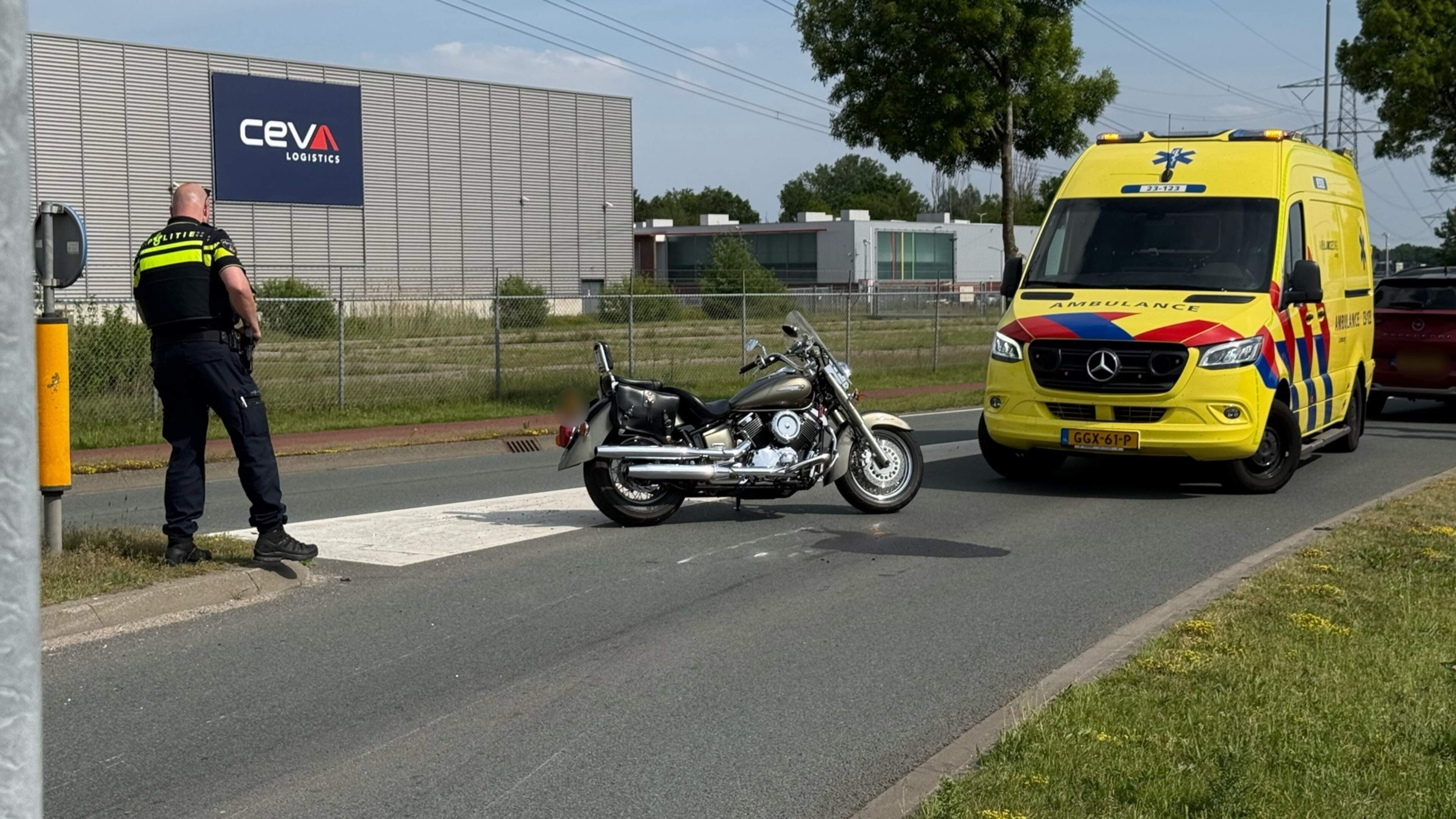 Motorrijder gewond na botsing met fietser in Oostrum