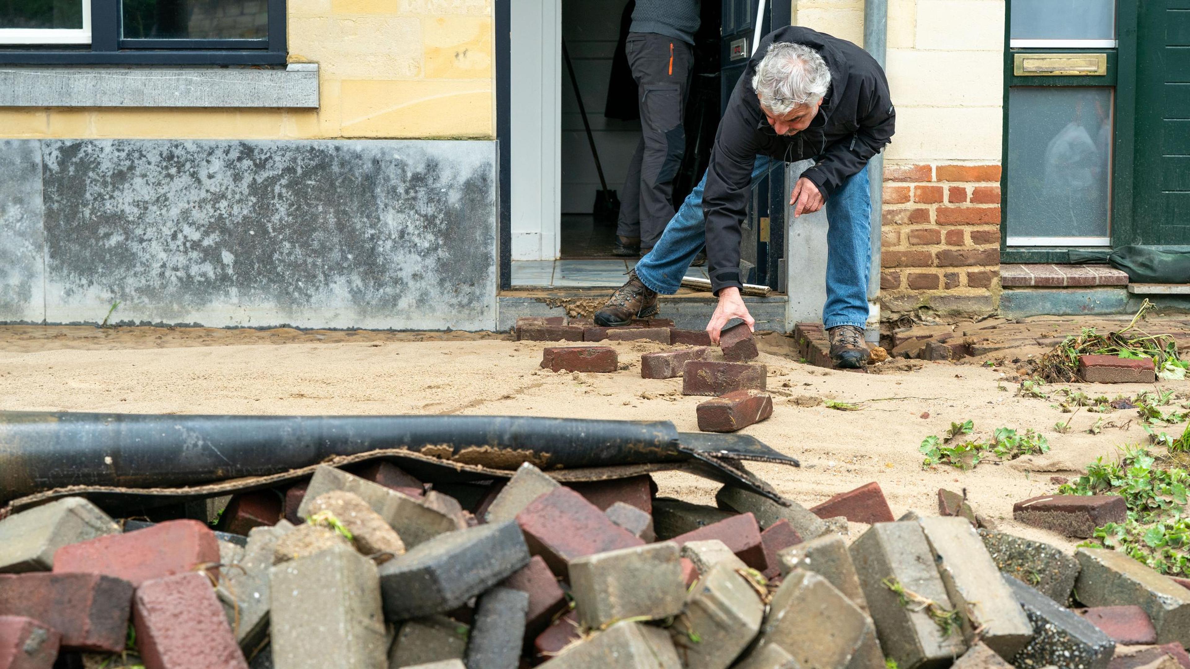 Wateroverlast in Limburg schade aan tientallen woningen en problemen