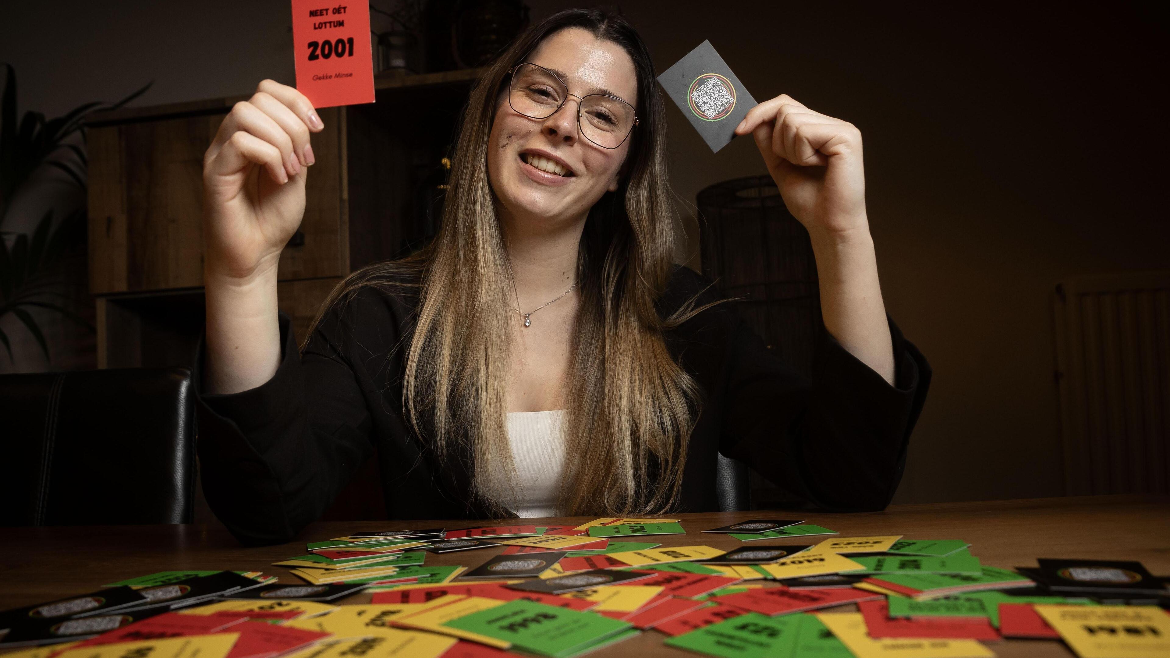 Yvi uit Vlodrop bedenkt vastelaovend-variant van Hitster: ‘Het ontplofte op social media’