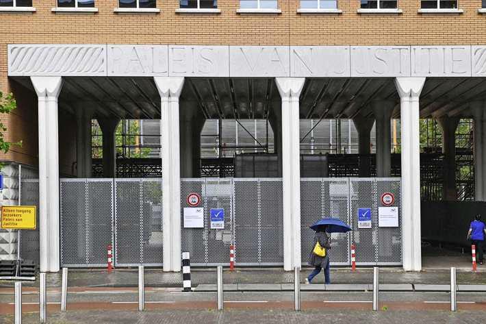 LIVE | Verdachte ontucht oppaskinderen: ‘Ik moest ze voorzien van netkousen’