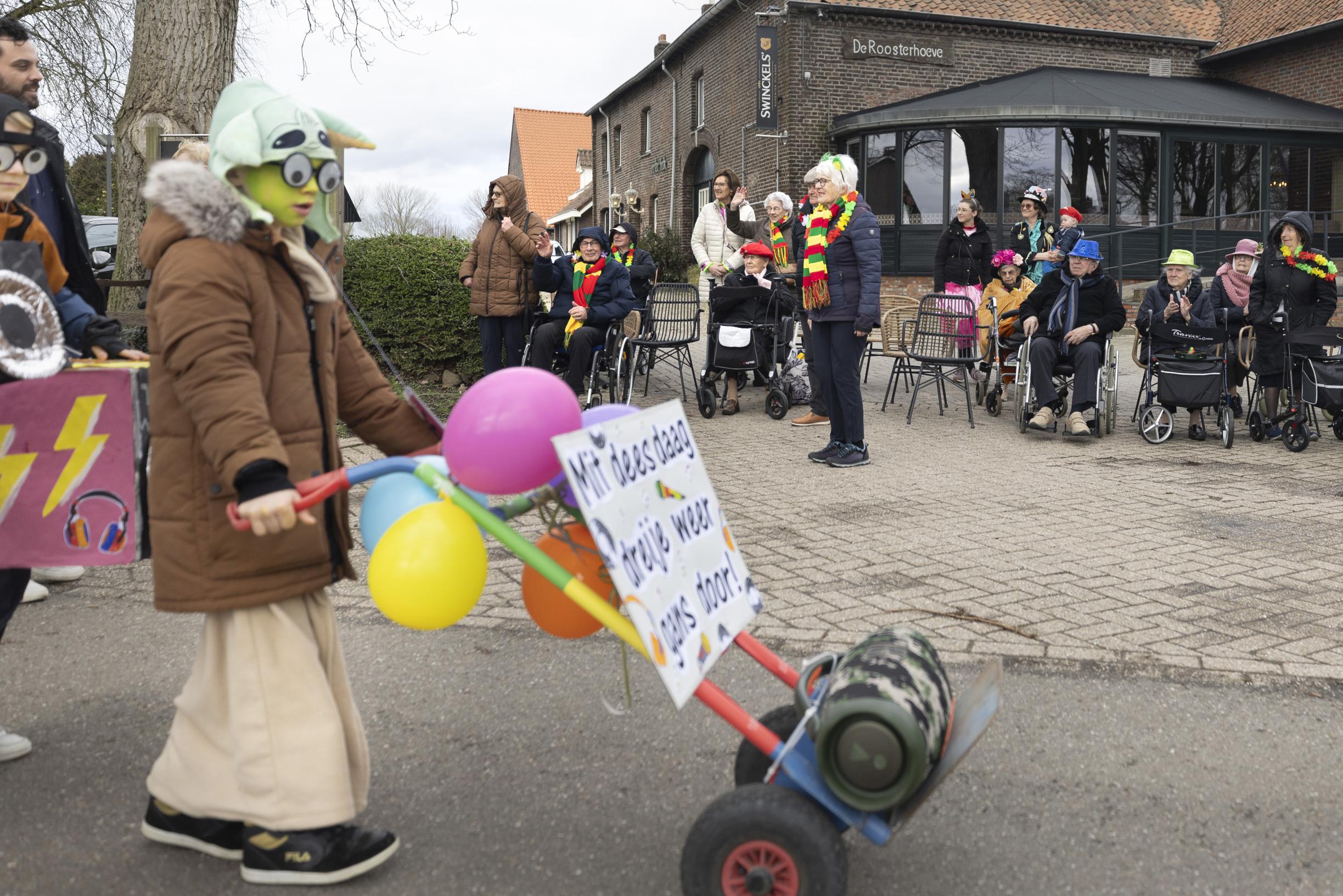 Roosteren heeft na vijf jaar weer een kinderoptocht: ‘Fijn dat iets terugkomt in plaats van weggaat’