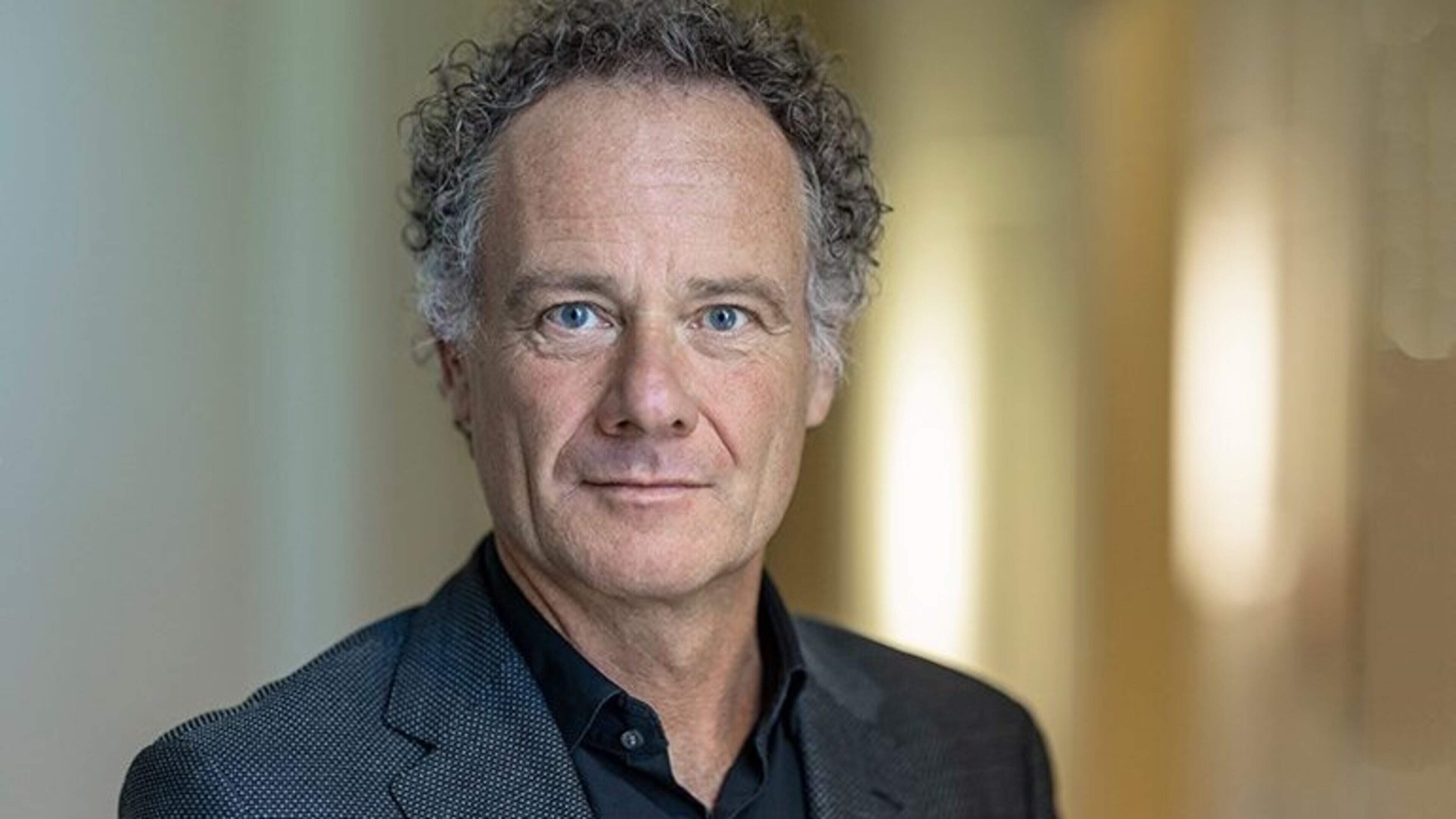 Thomas Vaessens volgt Theo Bastiaens op bij Open Universiteit