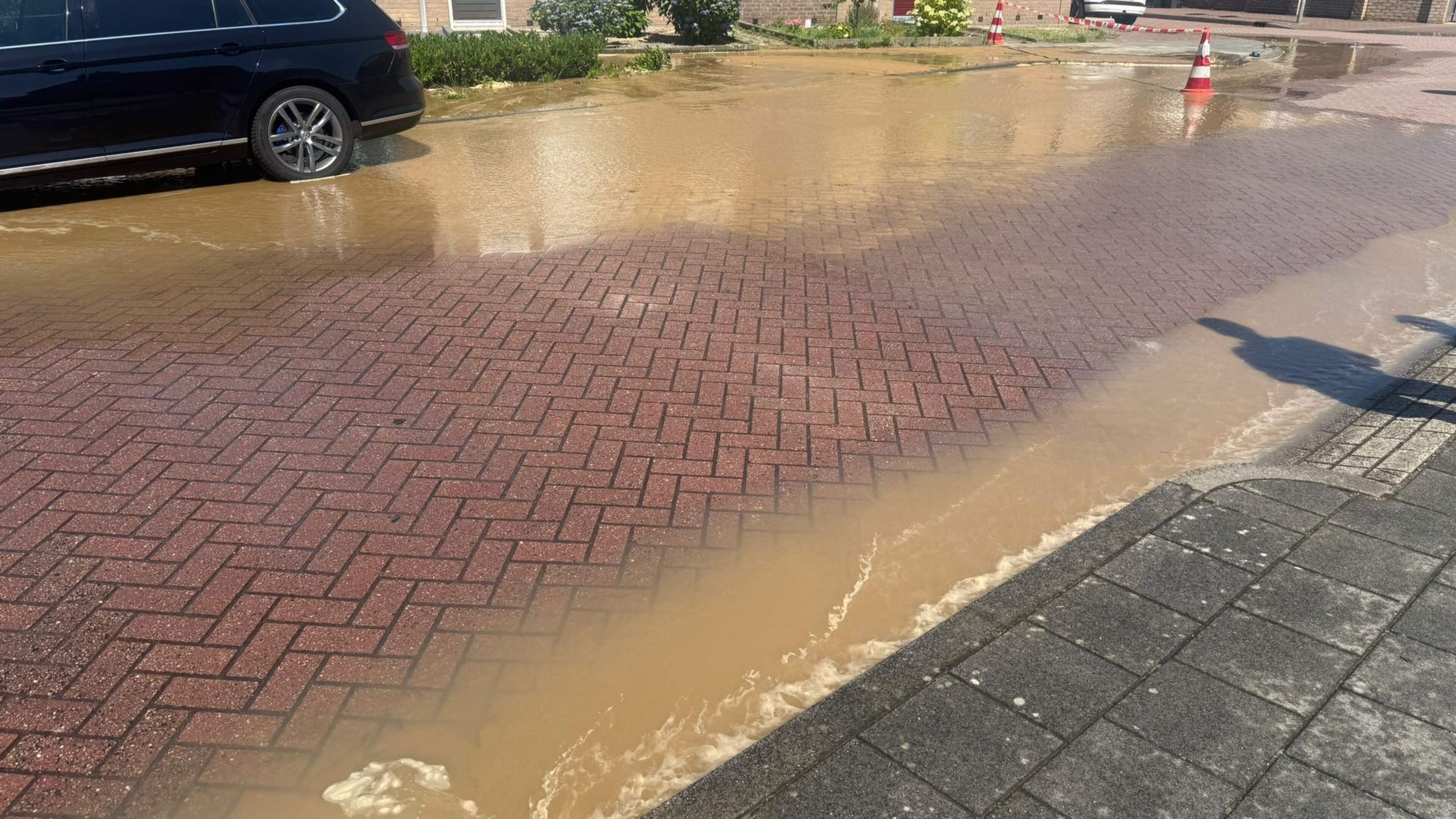 Meerdere huishoudens zonder water na leidingbreuk in Panningen