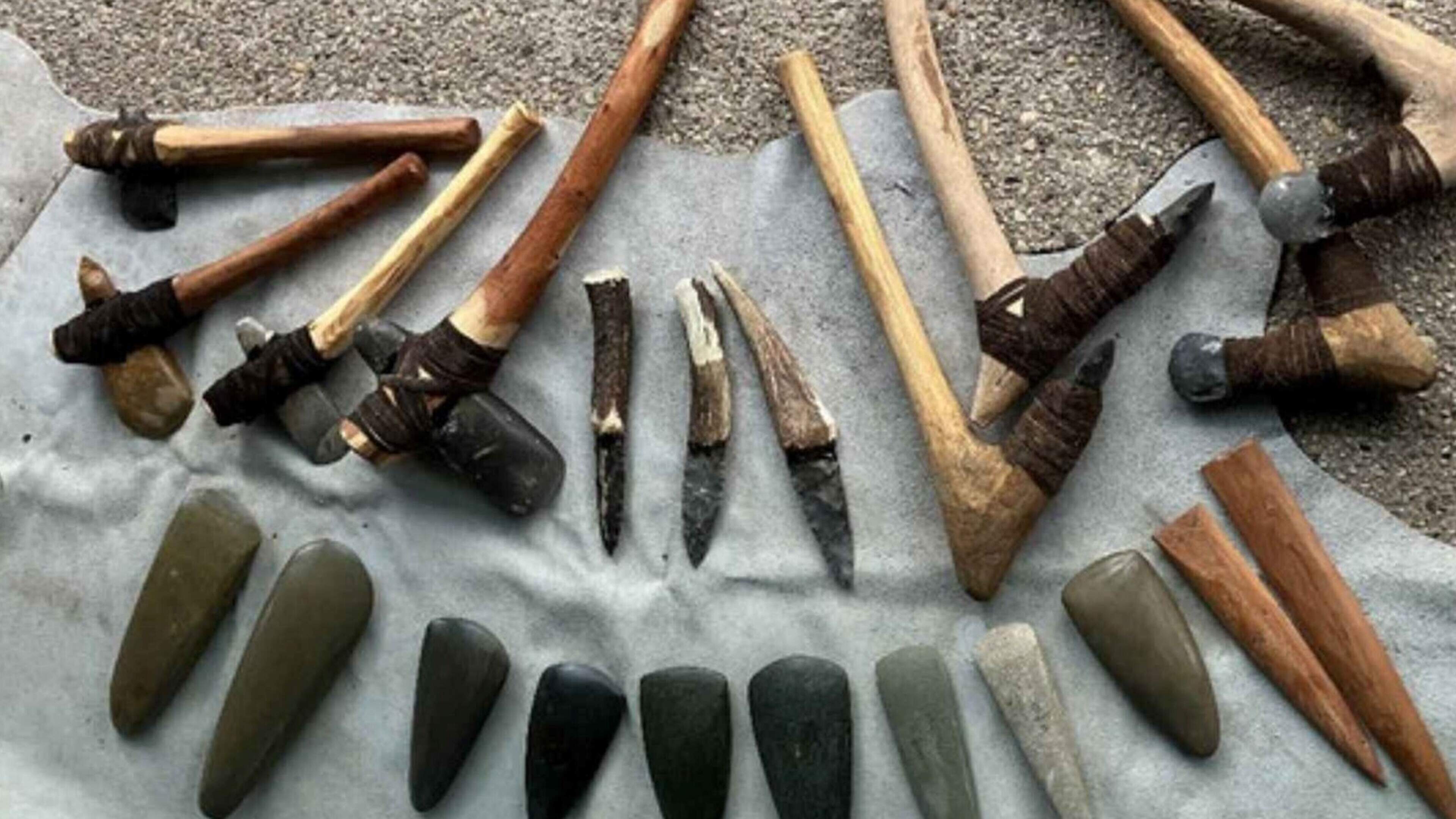 Archeologie-expert neemt publiek tijdens lezing in Posterholt mee terug naar de steentijd