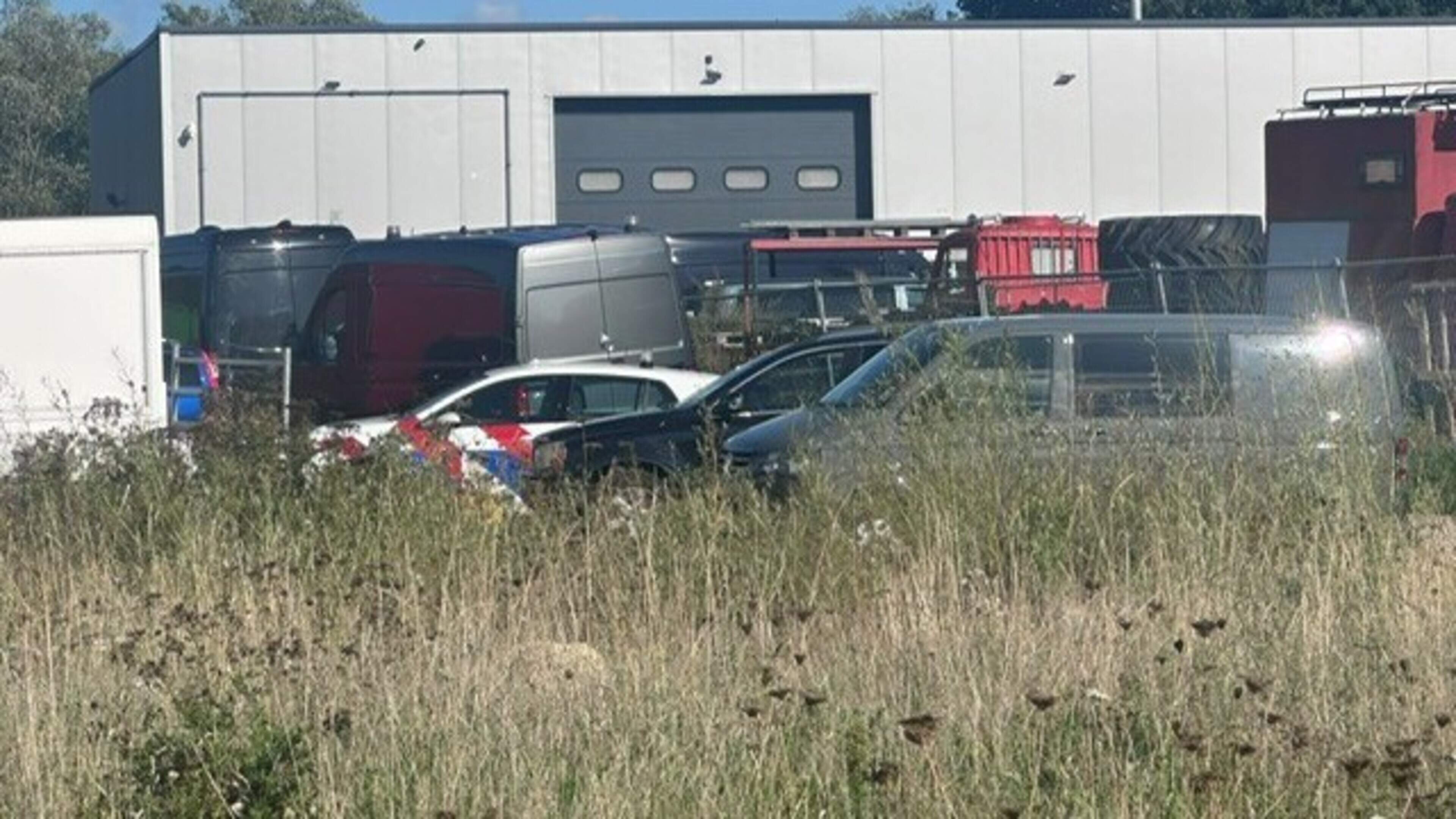 Attributen voor productie synthetische drugs gevonden bij een loods in Brunssum: politie start onder