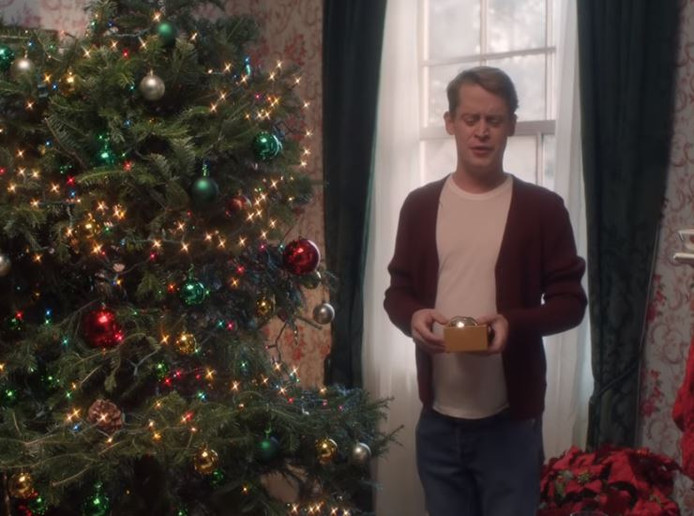 Video: Macaulay Culkin (38) neemt moderne versie van Home Alone op | De