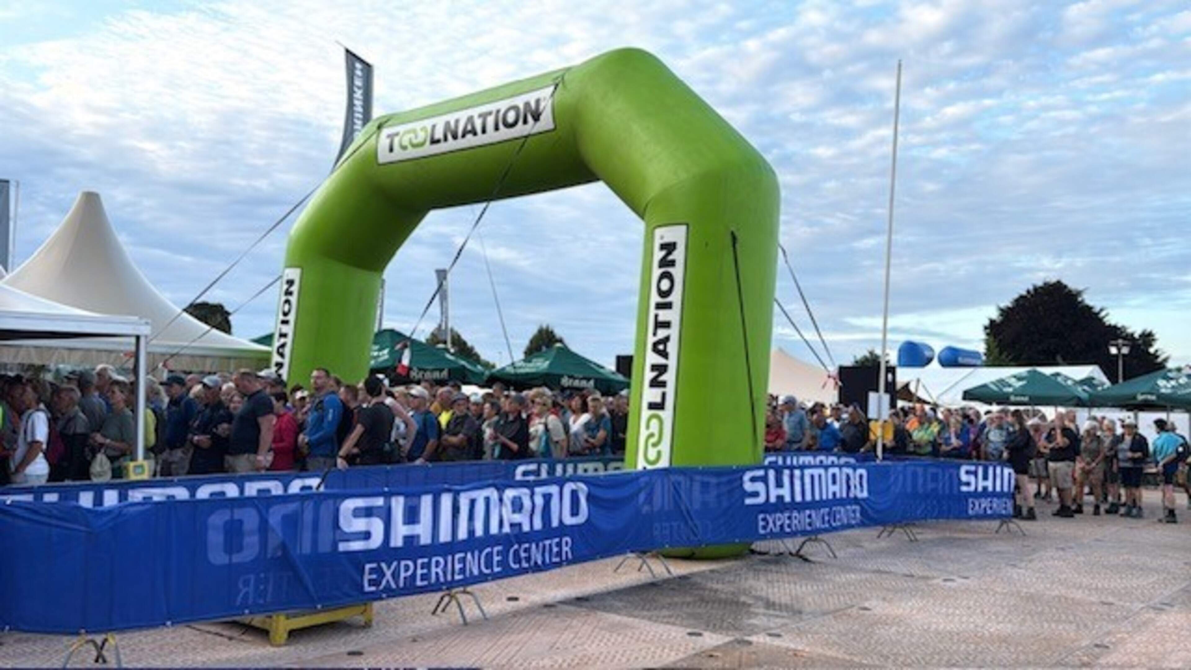 Duizenden wandelaars al vroeg op pad voor eerste etappe Heuvelland Vierdaagse