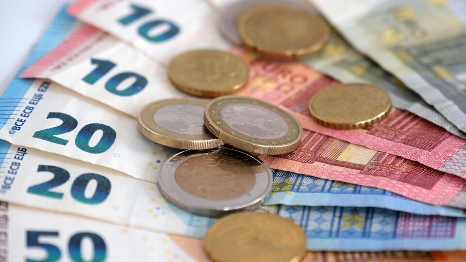Banken: ‘Houd contant geld in huis vanwege geopolitieke dreiging’ | De