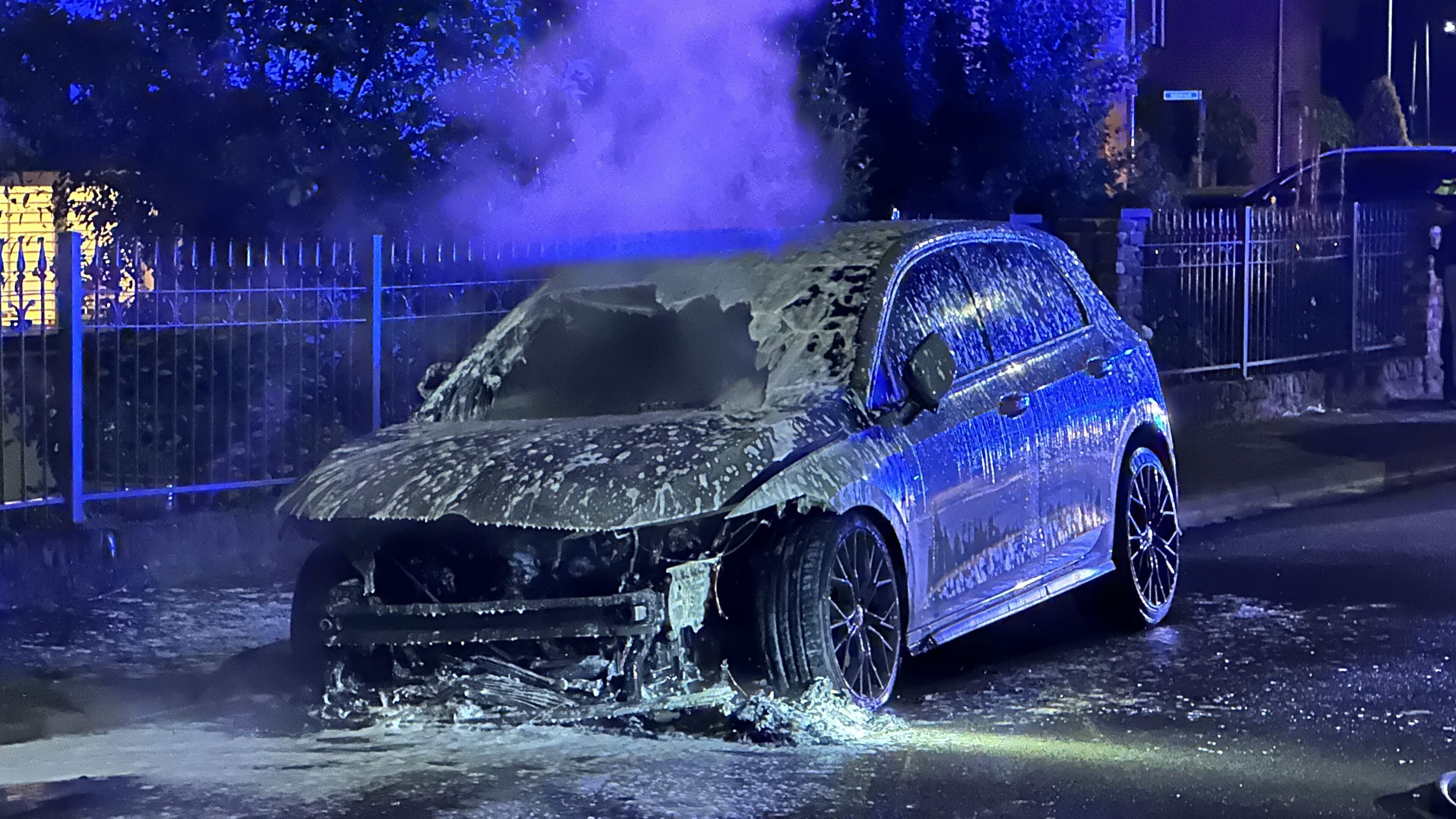Nachtelijke autobrand in Neerbeek