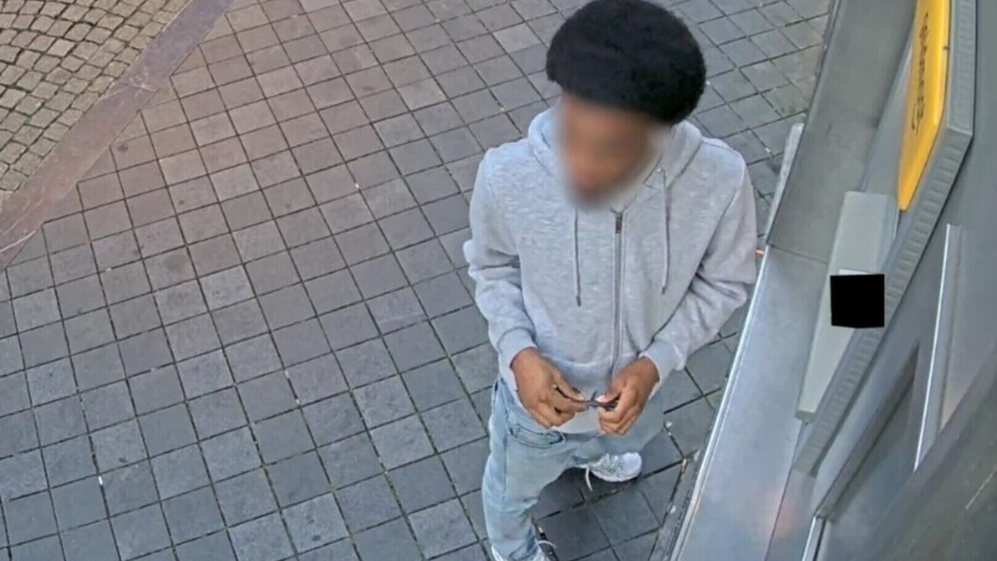 Nep-bankmedewerker die toesloeg in Maastricht herkenbaar in beeld