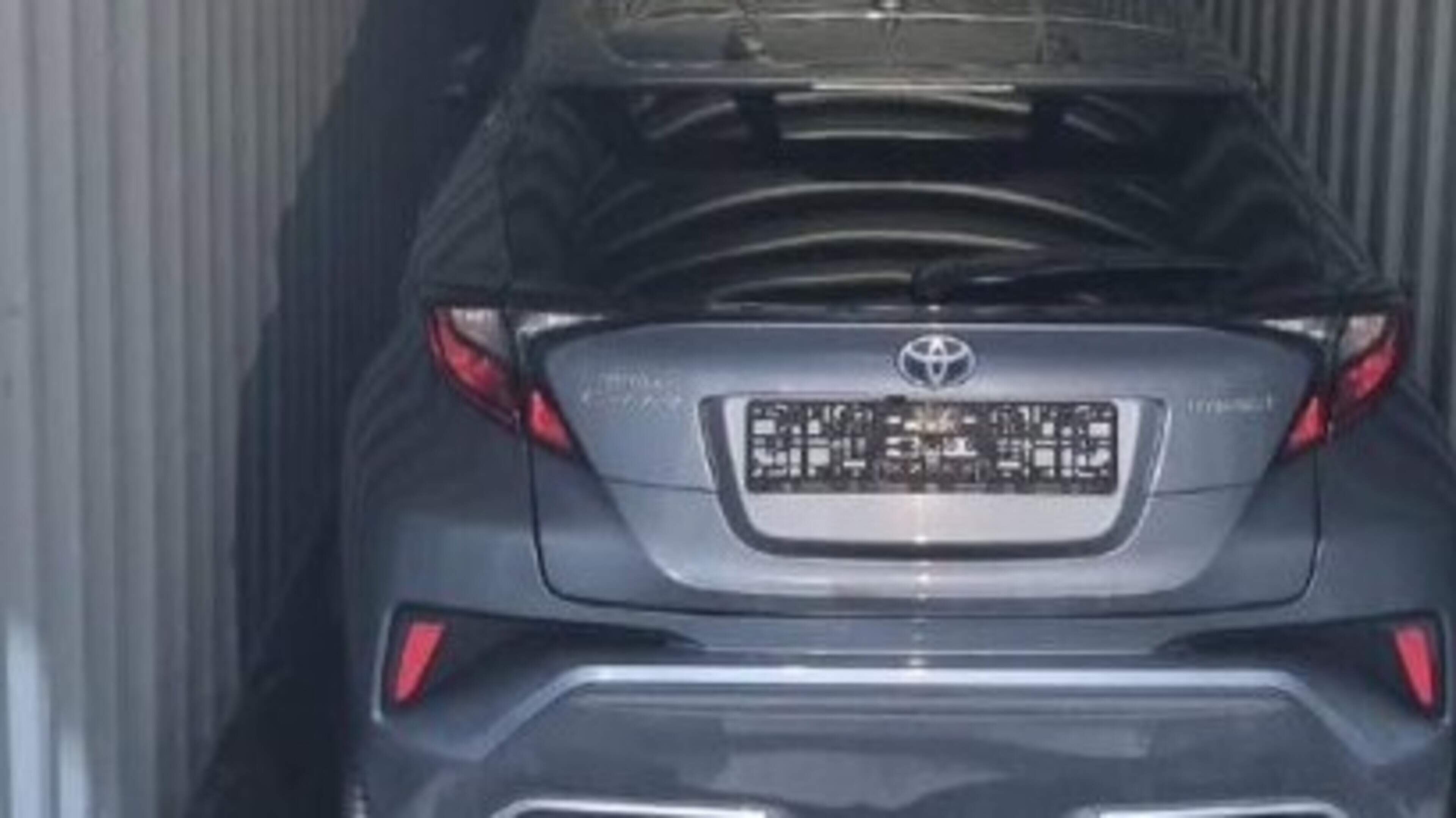 Meerdere gestolen Toyota’s teruggevonden bij inval in Eijsden: drie verdachten opgepakt