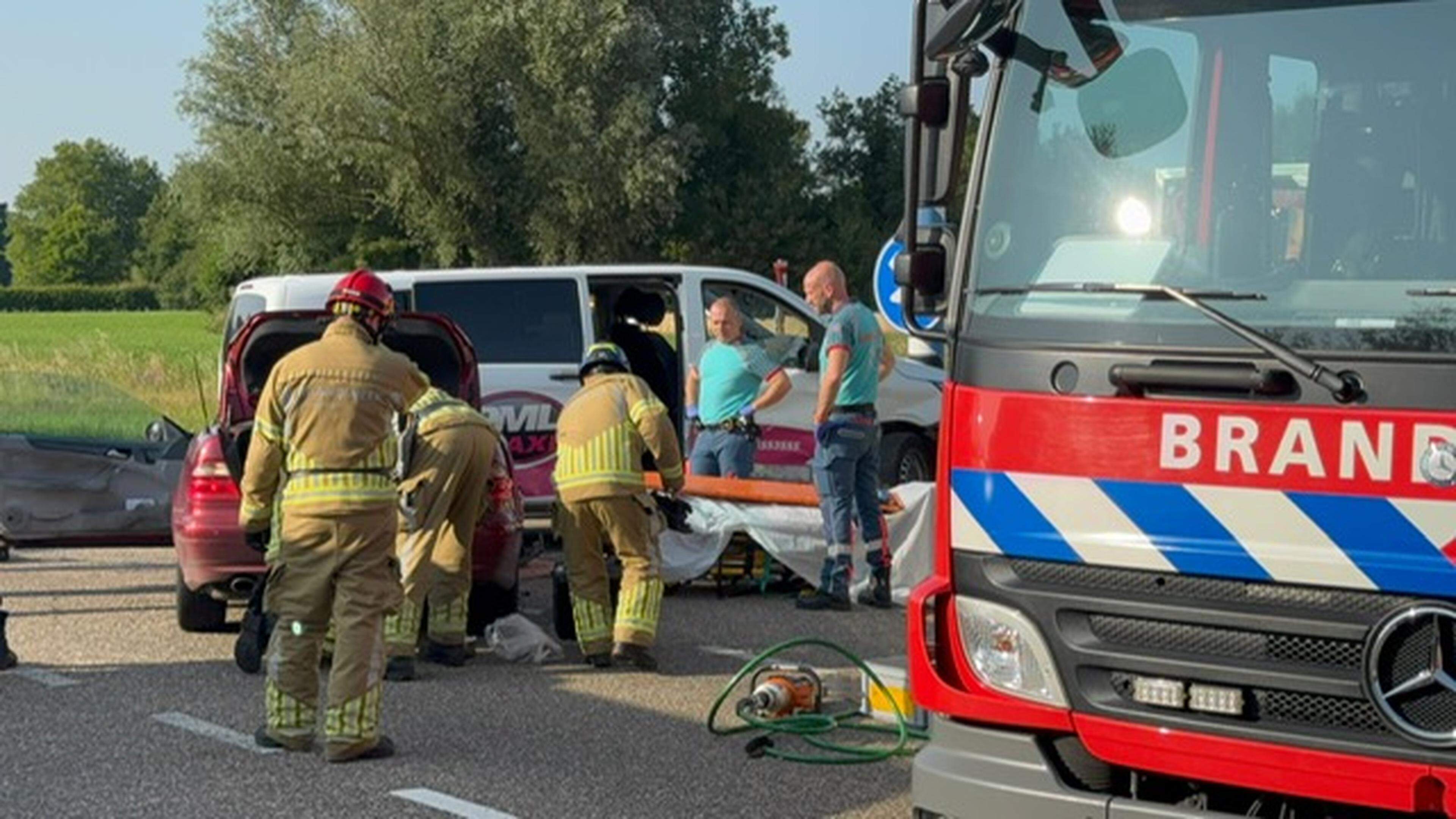 Bestuurder bekneld bij ernstig ongeval in Susteren