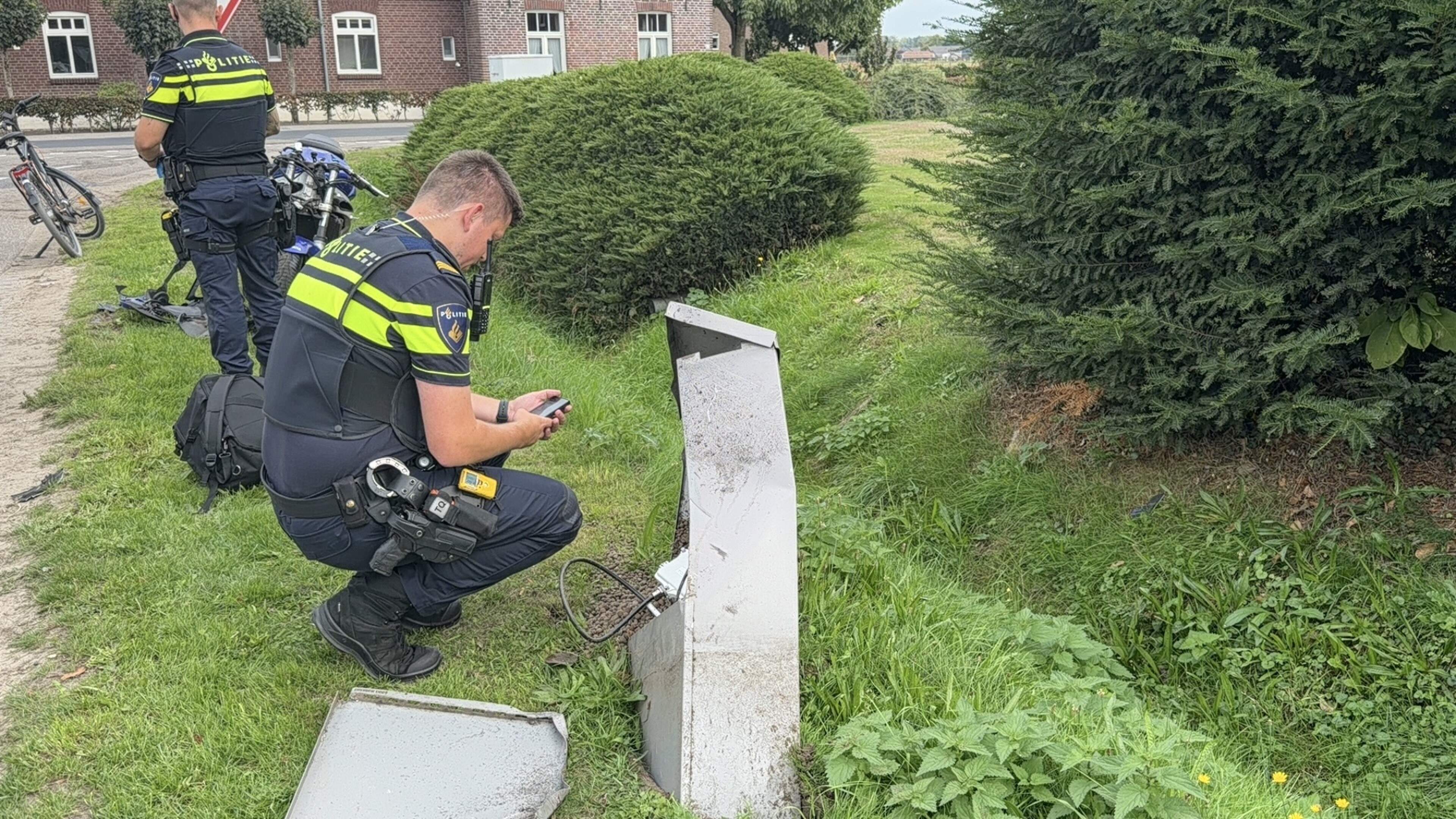 Motorrijder rijdt internetkast omver in Sevenum