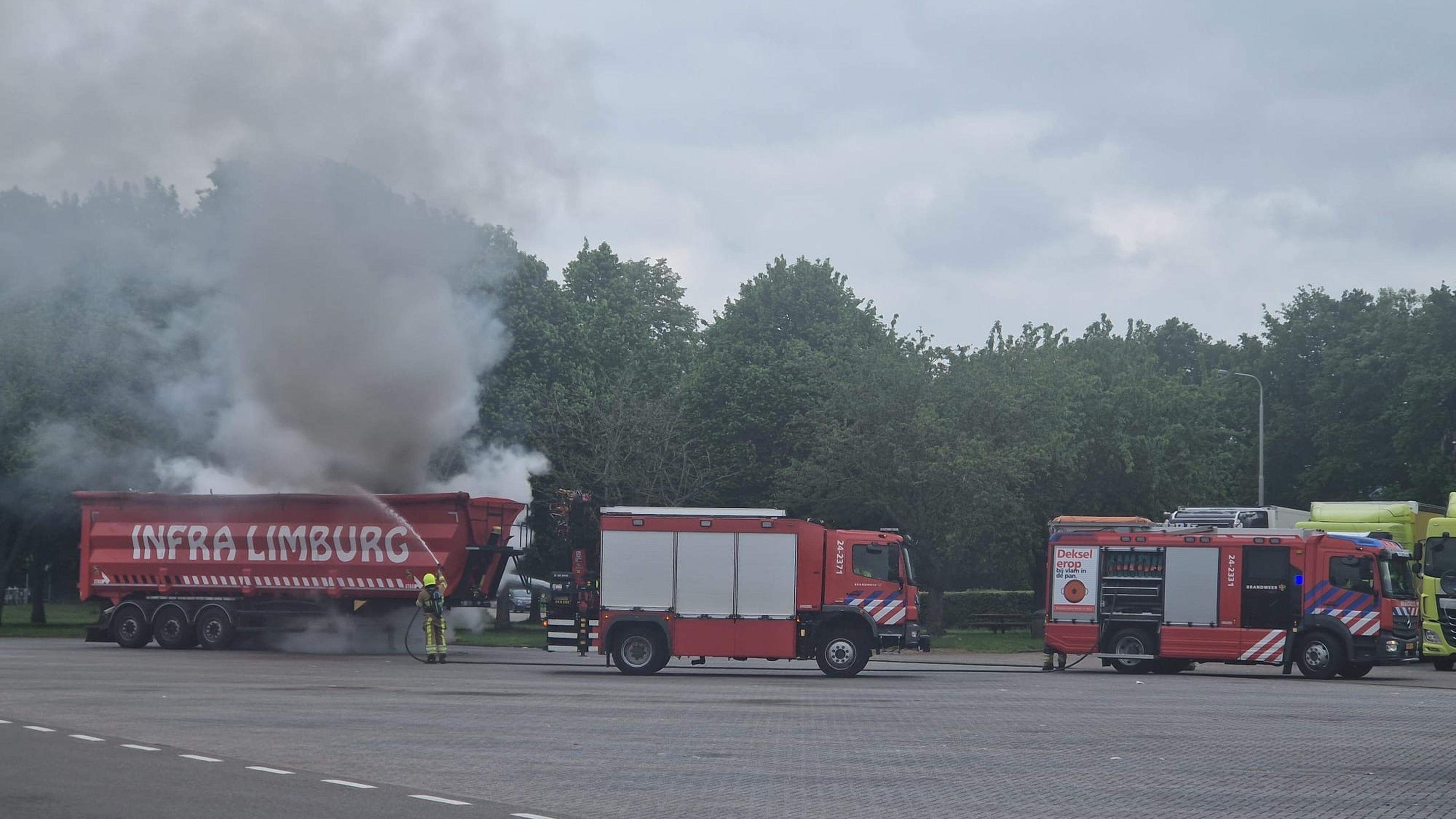 Brand in oplegger langs A2 bij Eijsden