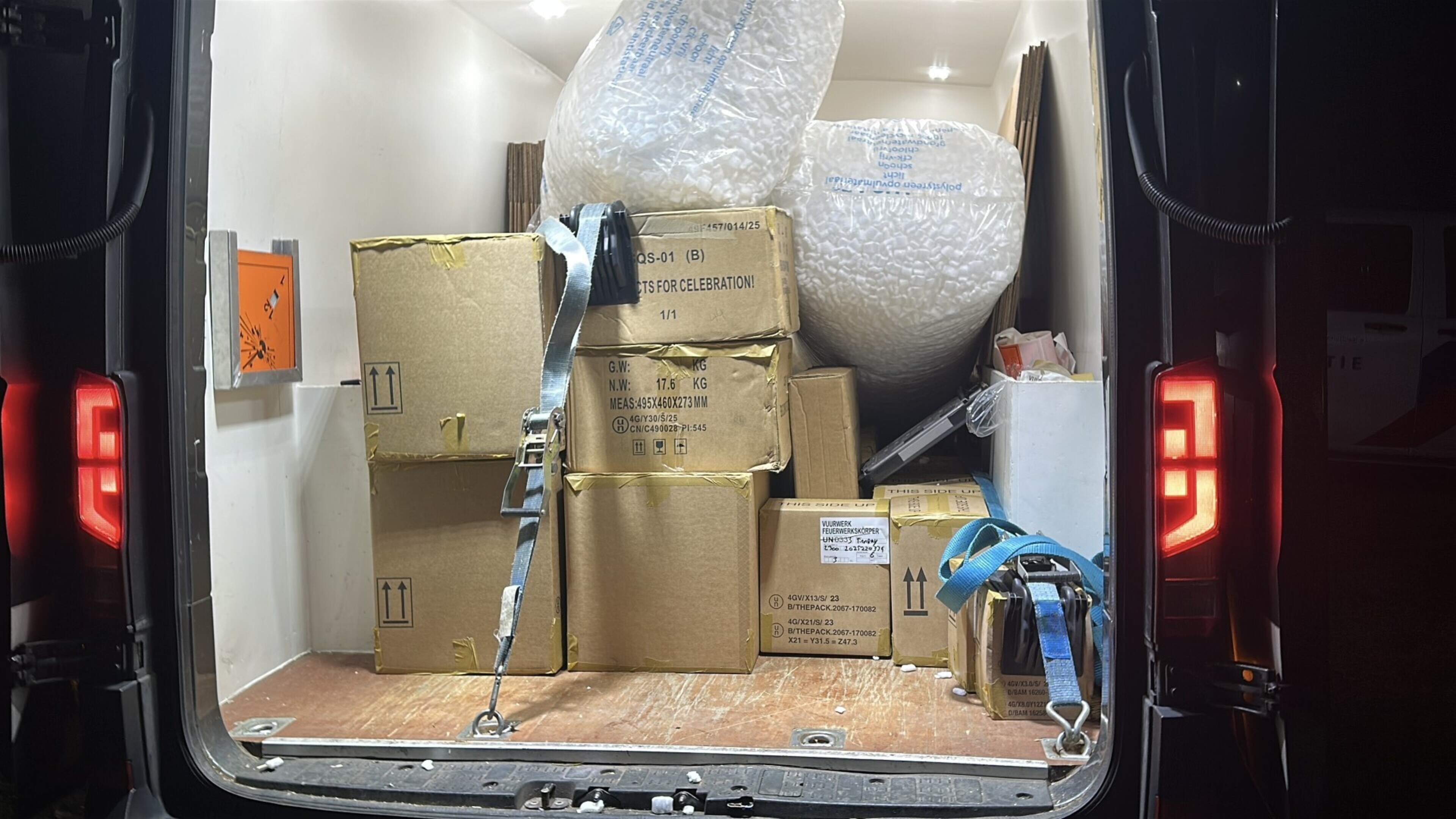 Opnieuw explosief materiaal aangetroffen op perceel bij woning in Tienray: 185 kilo zwaar vuurwerk