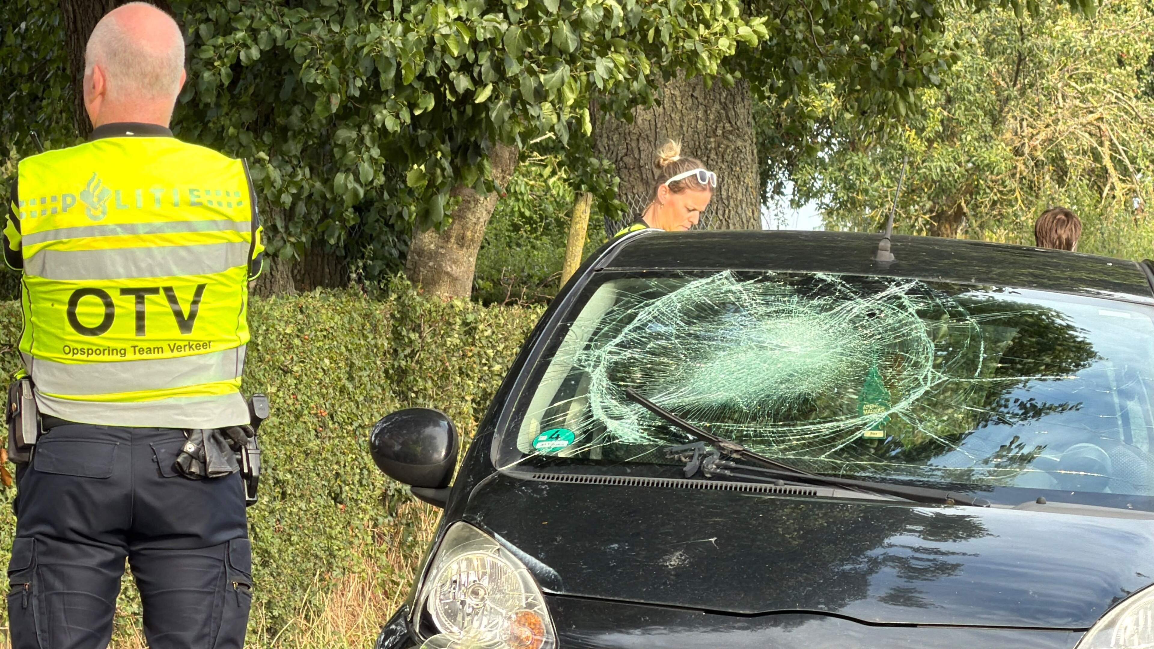 Fietser gewond door aanrijding met auto in Schimmert
