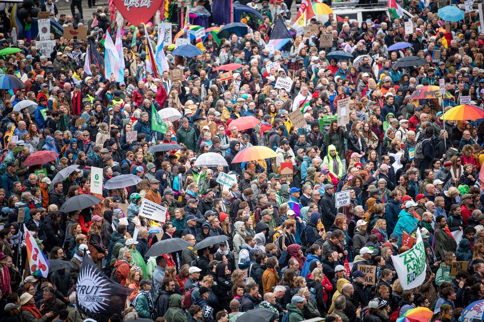 De demonstranten verzamelden zich op de Dam.