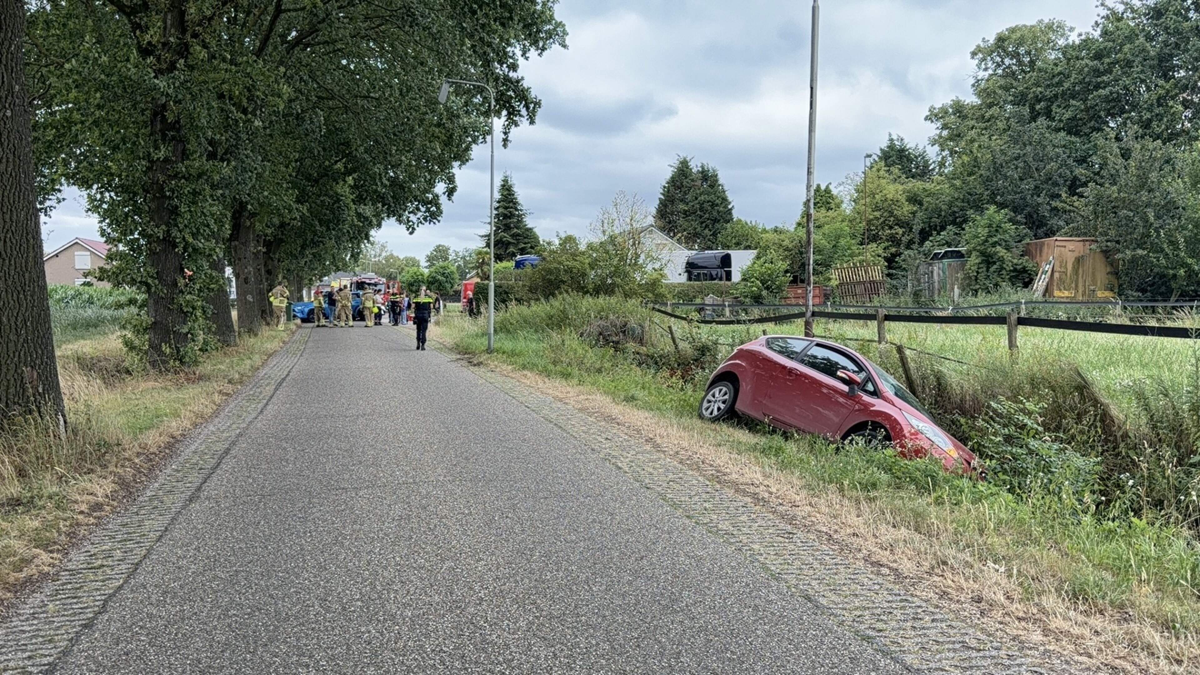 Flinke schade bij botsing tussen twee auto’s in Roggel