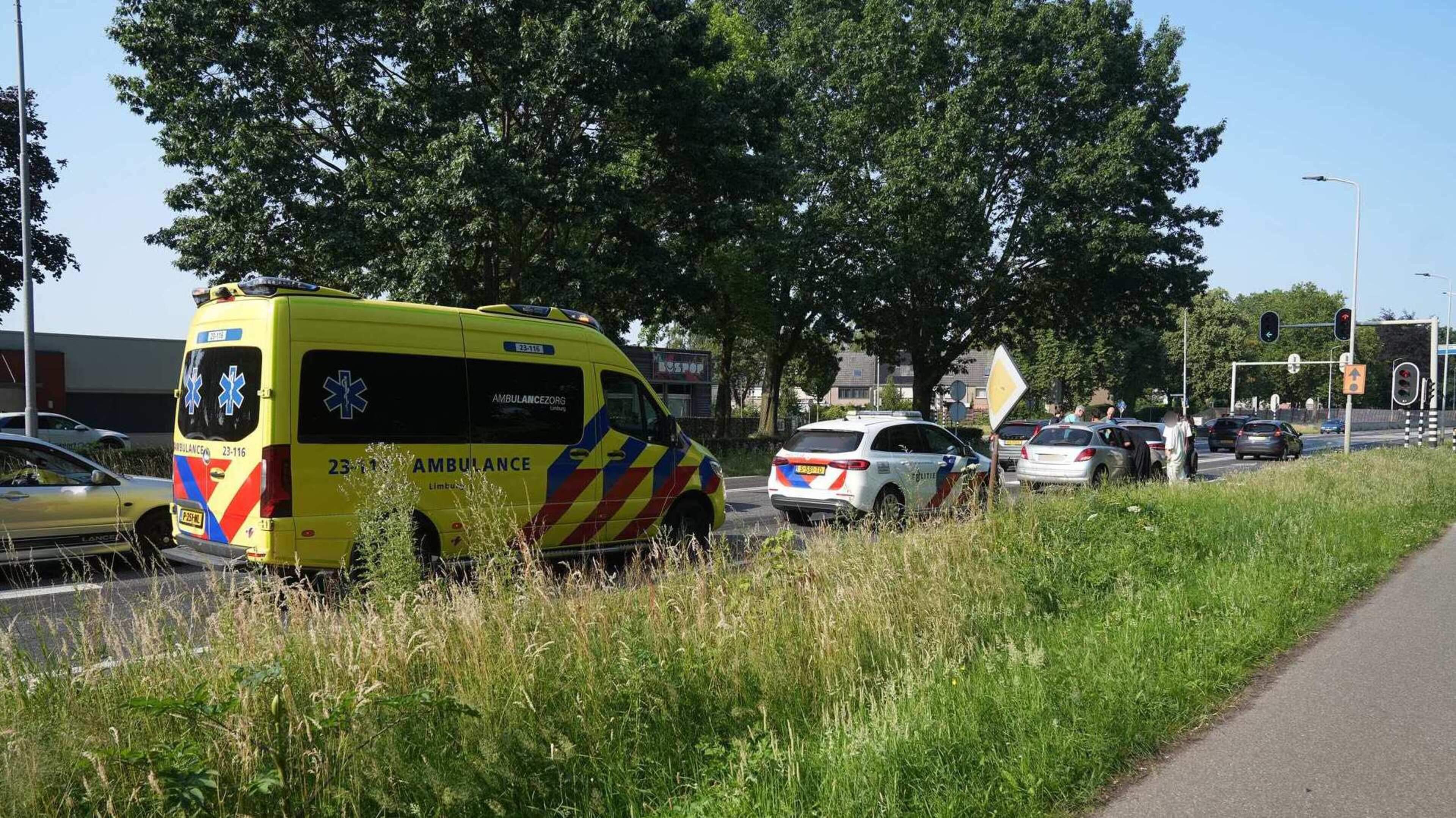 Gewonden bij botsing auto’s in Weert.